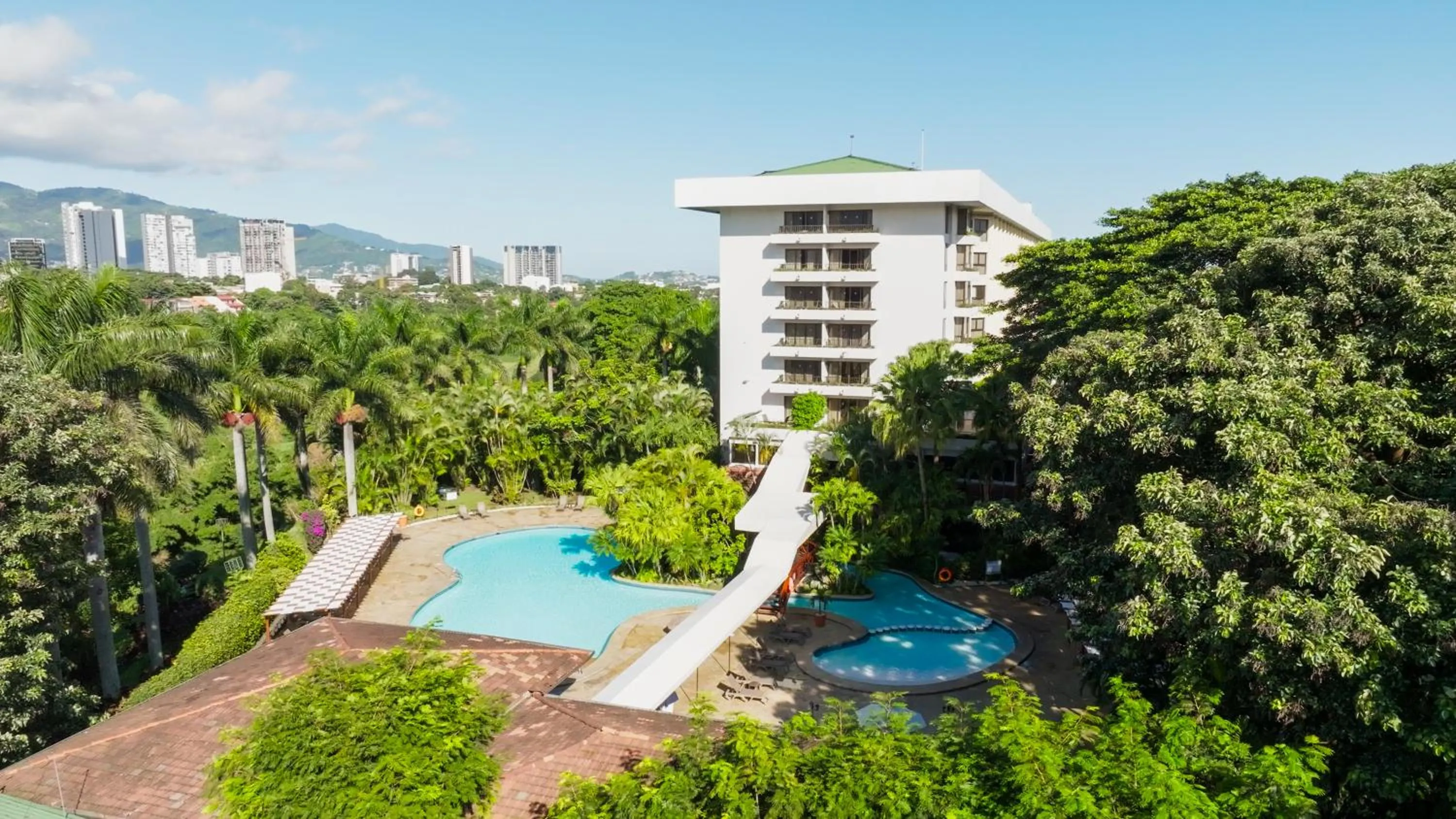 Property building in Barceló San José