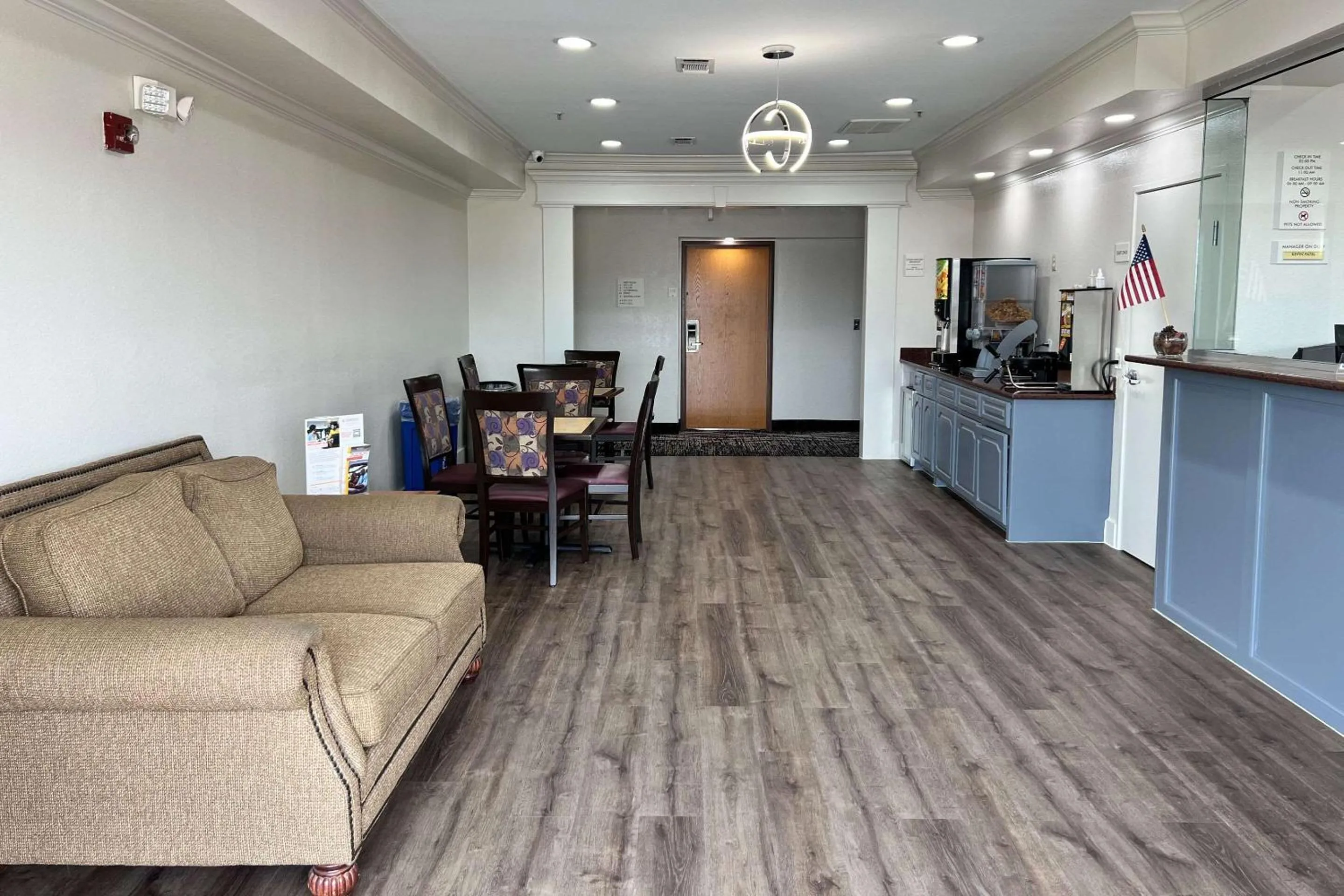 Breakfast in Econo Lodge Beaumont I-10 South