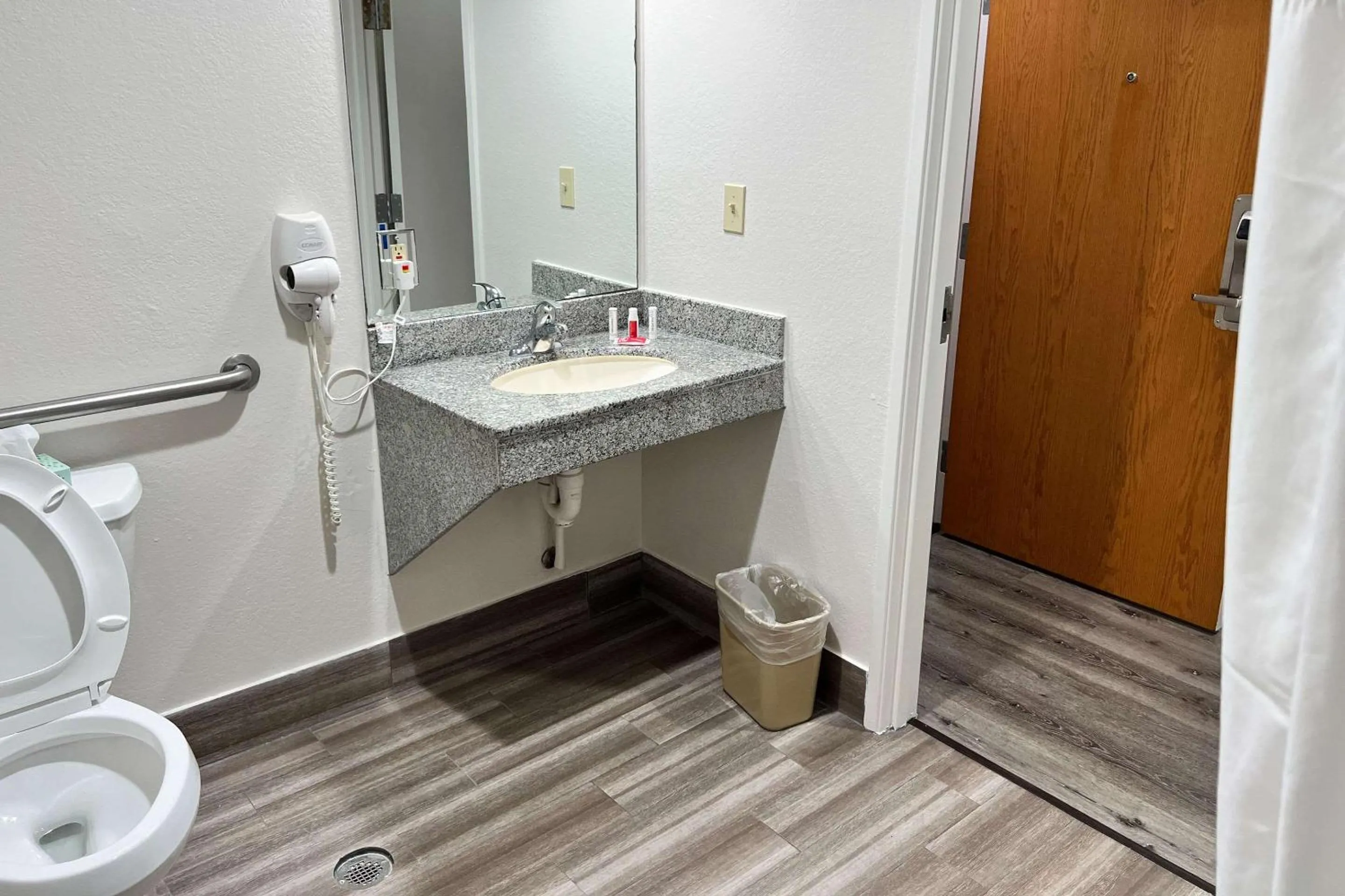 Bedroom in Econo Lodge Beaumont I-10 South