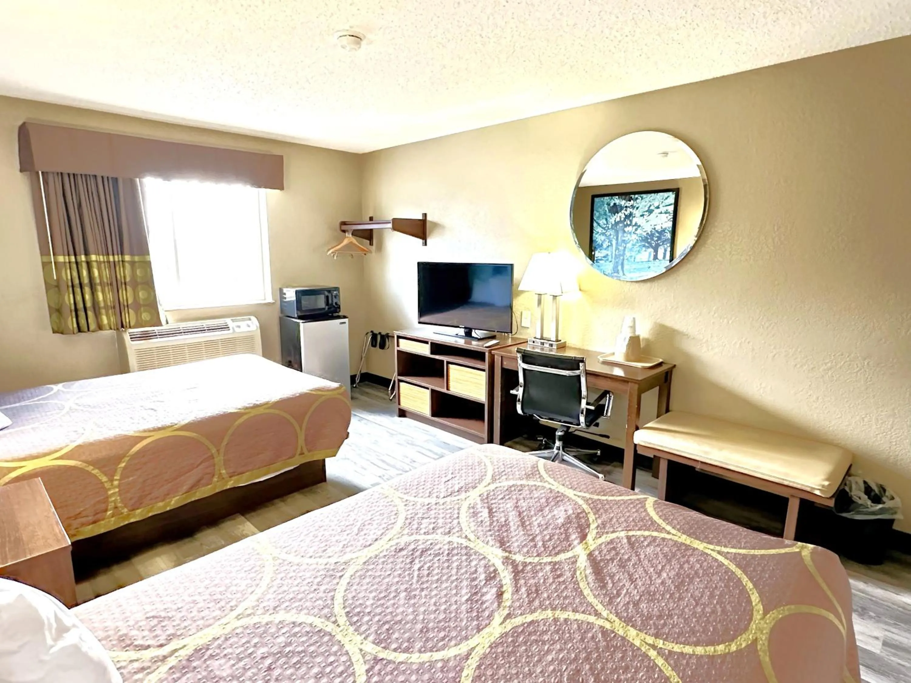 Bed in Super 8 by Wyndham Latham - Albany Airport