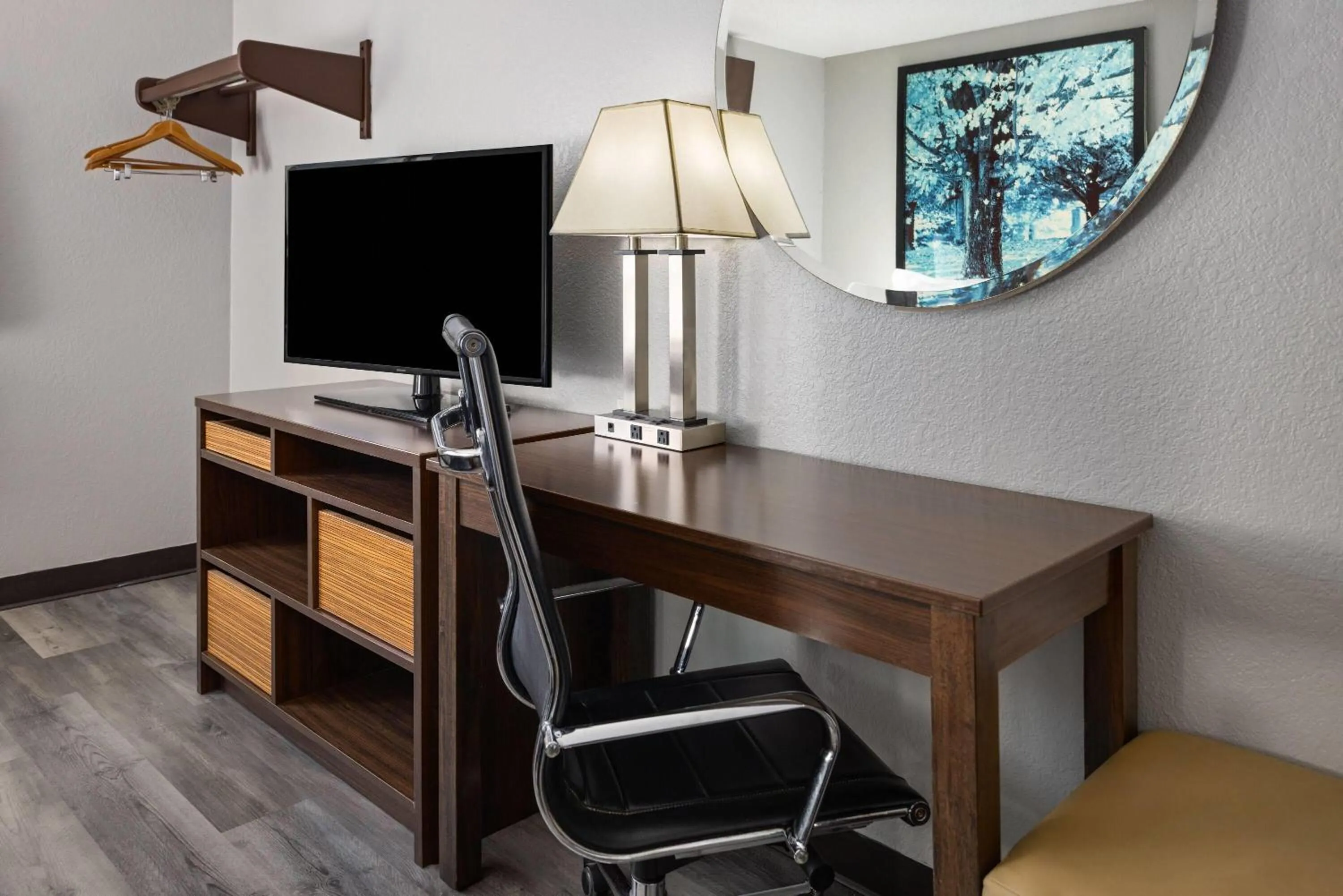 Photo of the whole room in Super 8 by Wyndham Latham - Albany Airport