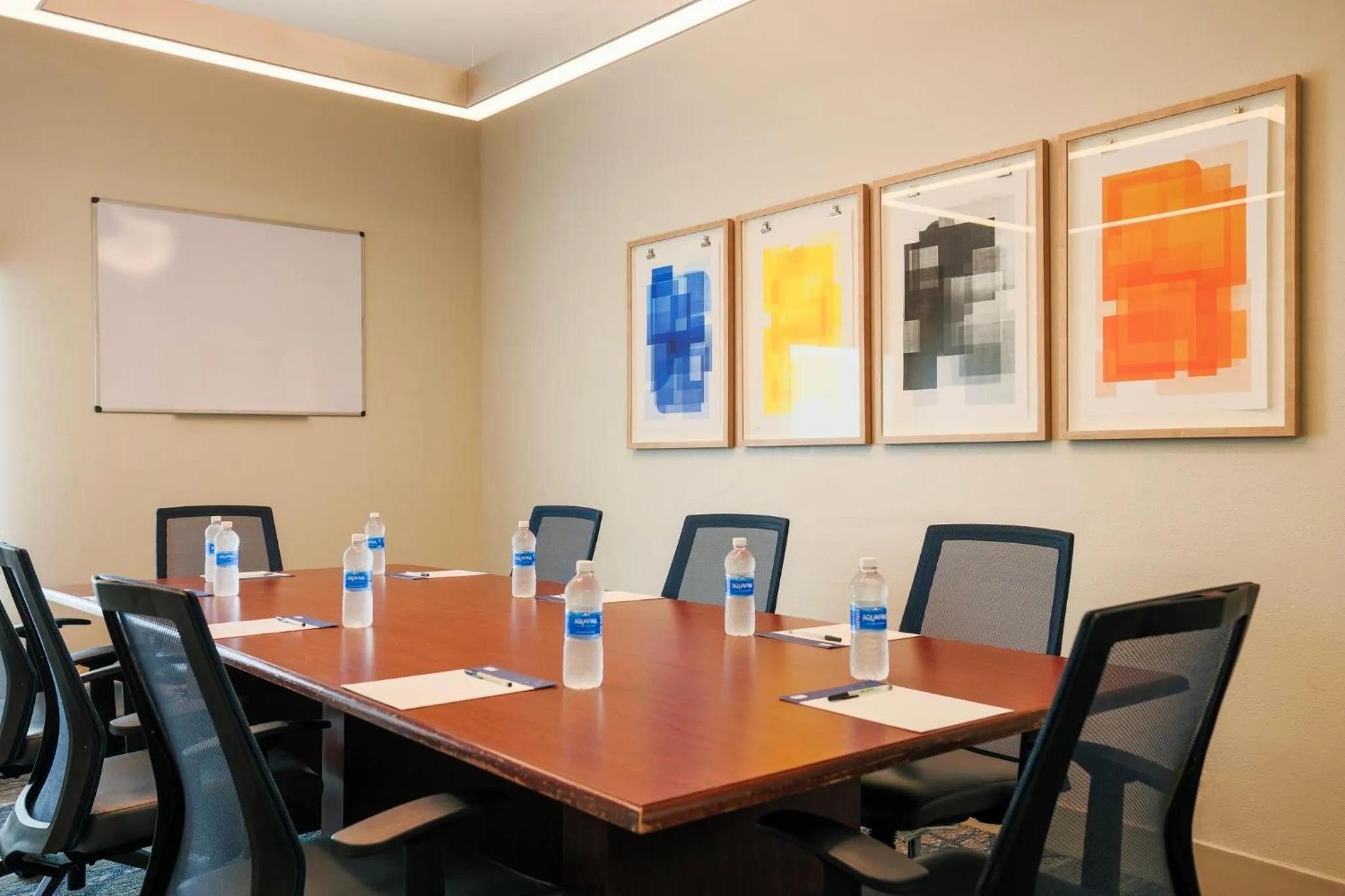 Meeting/conference room in Holiday Inn Express Burlington by IHG