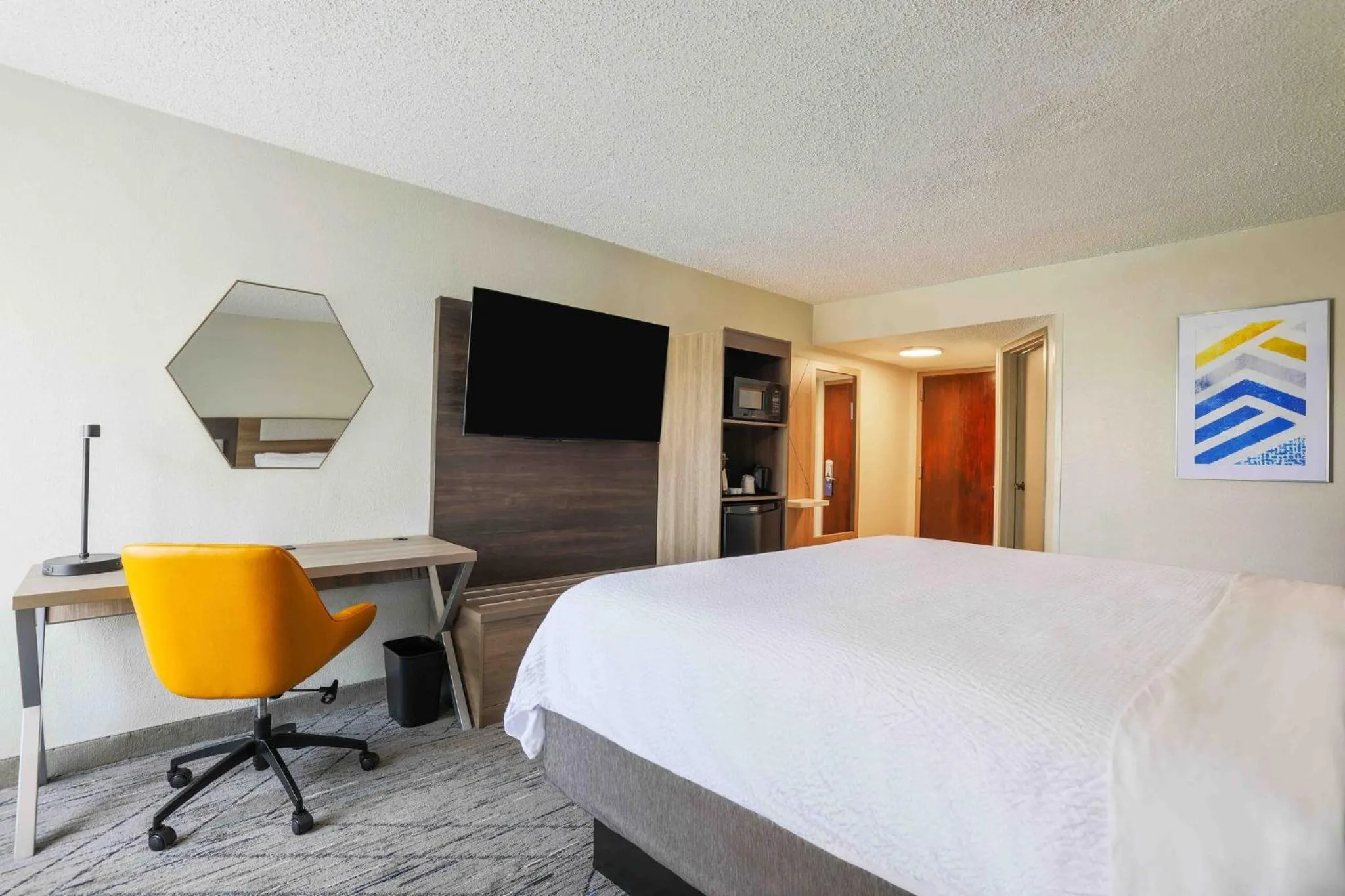 Photo of the whole room, Bed in Holiday Inn Express Burlington by IHG