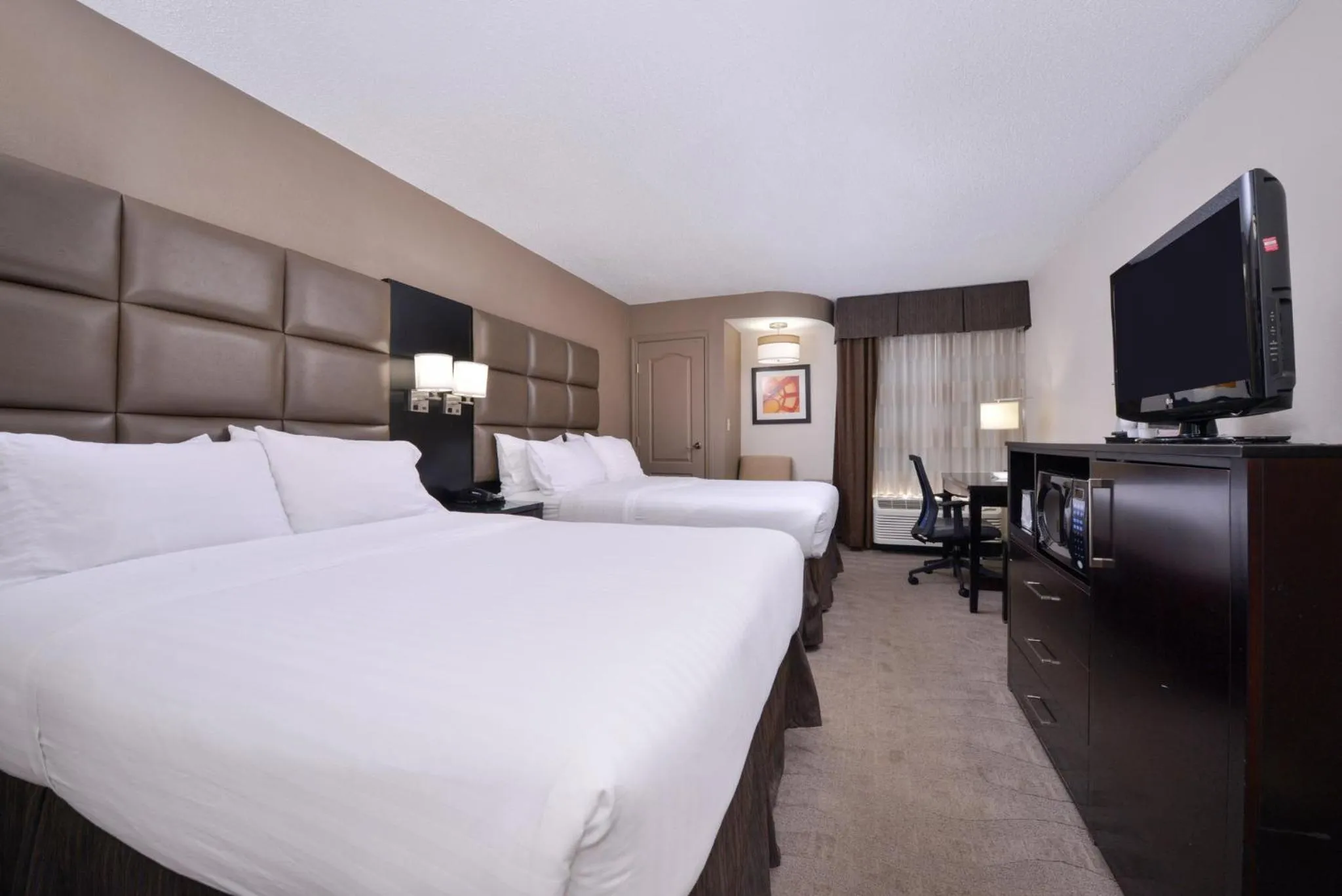 Photo of the whole room, Bed in Holiday Inn Express Burlington by IHG