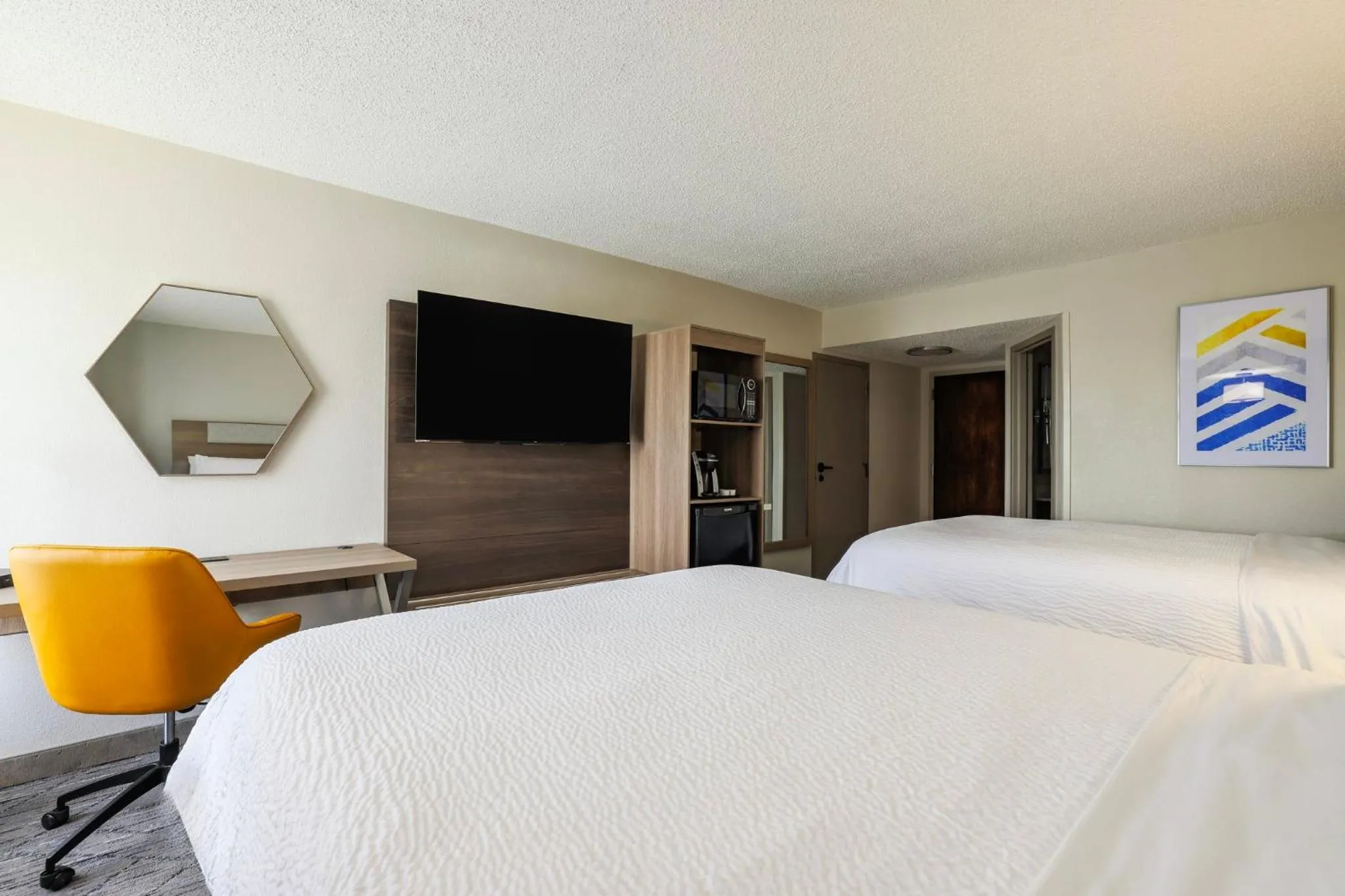 Photo of the whole room, Bed in Holiday Inn Express Burlington by IHG
