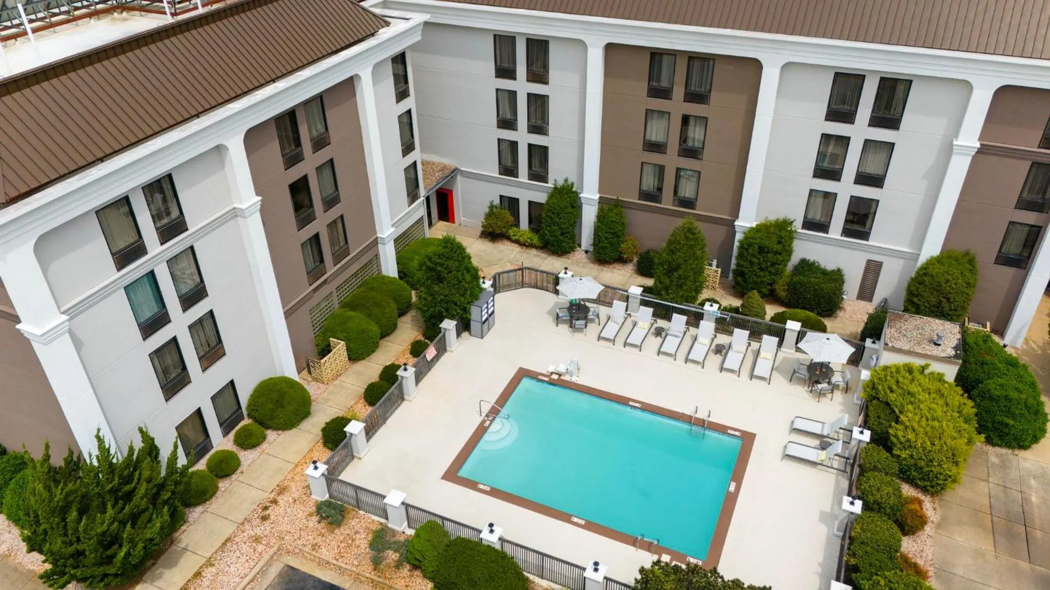 Swimming pool in Holiday Inn Express Burlington by IHG