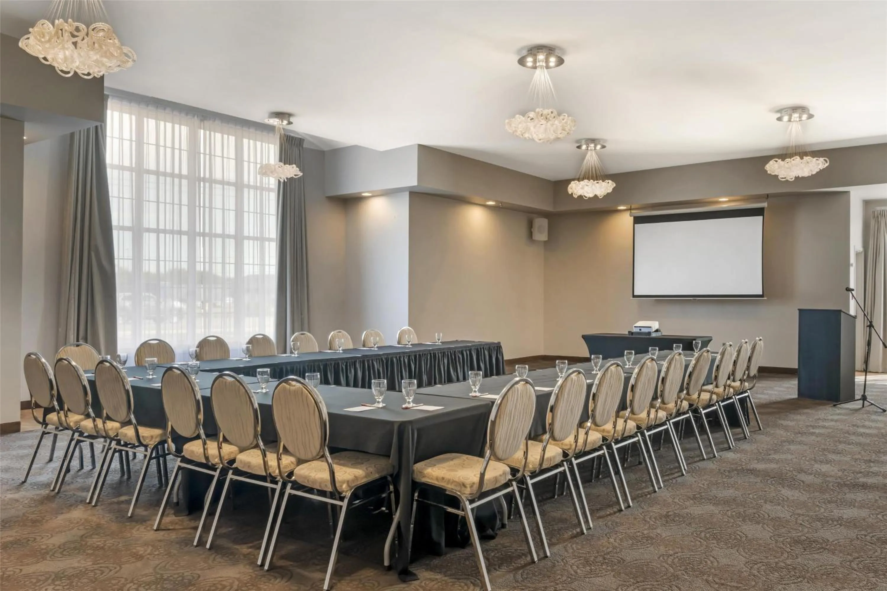 Meeting/conference room in Best Western Plus Woodstock Hotel Conference Centre