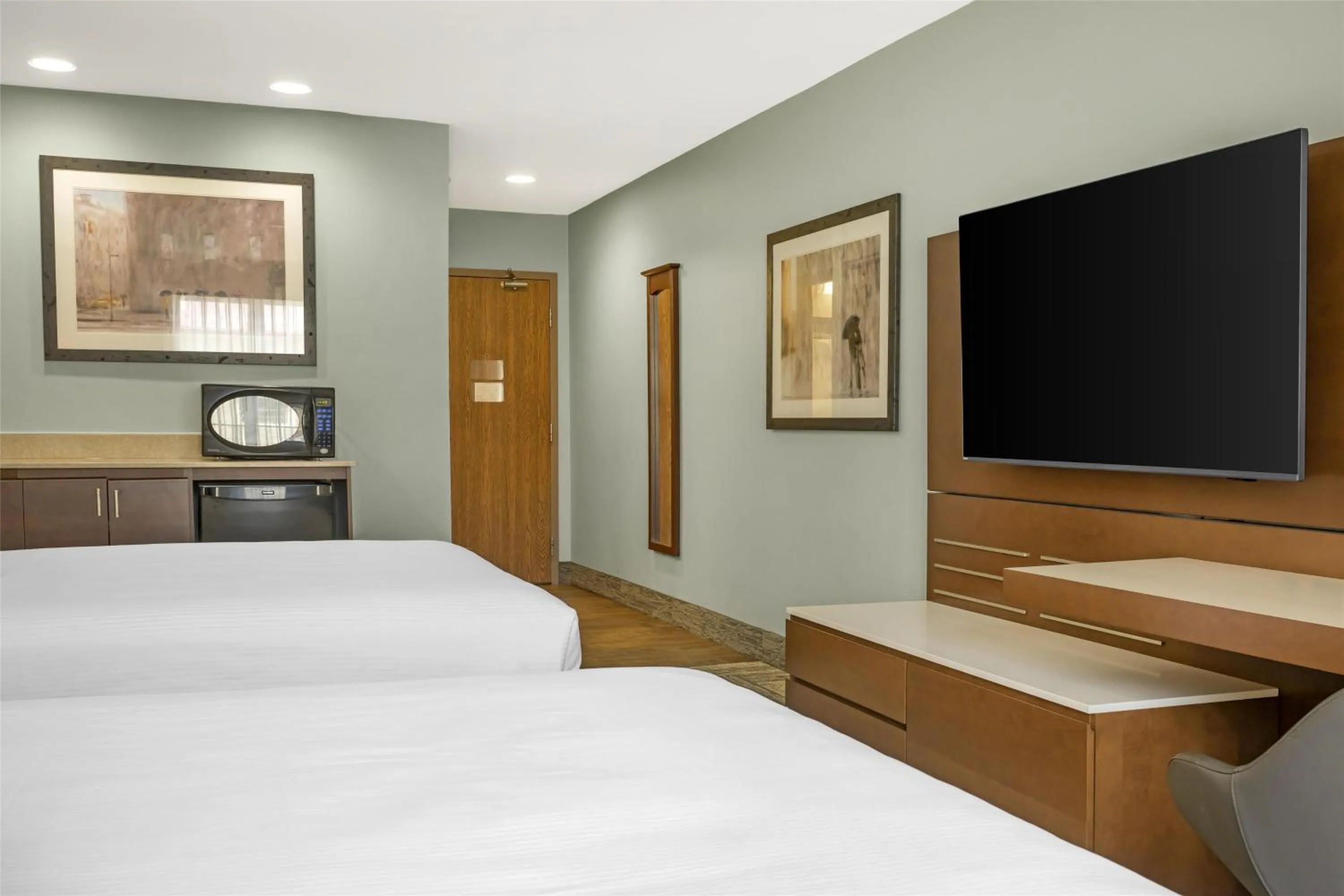 Bedroom, Bed in Best Western Plus Woodstock Hotel Conference Centre