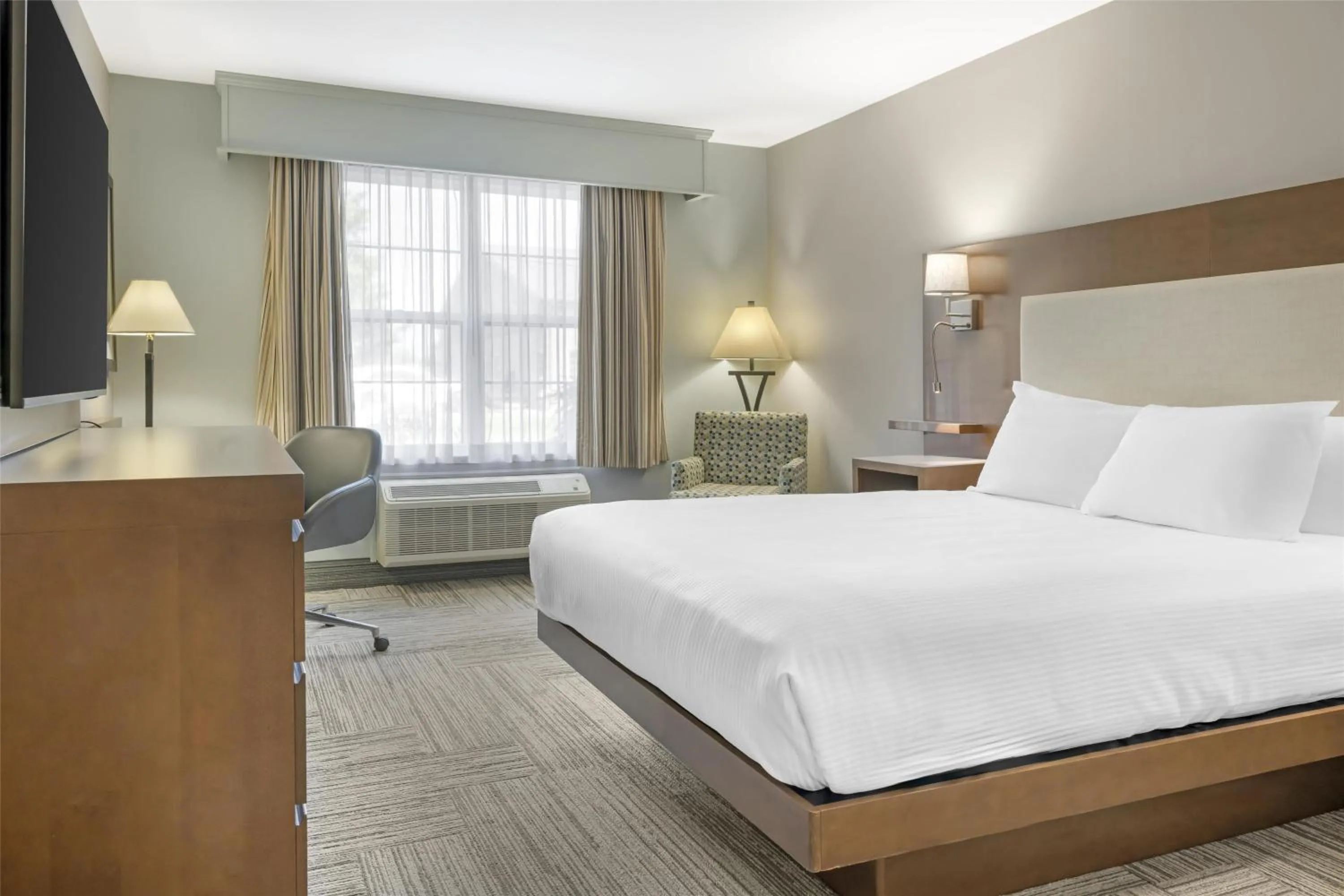 Bedroom, Bed in Best Western Plus Woodstock Hotel Conference Centre