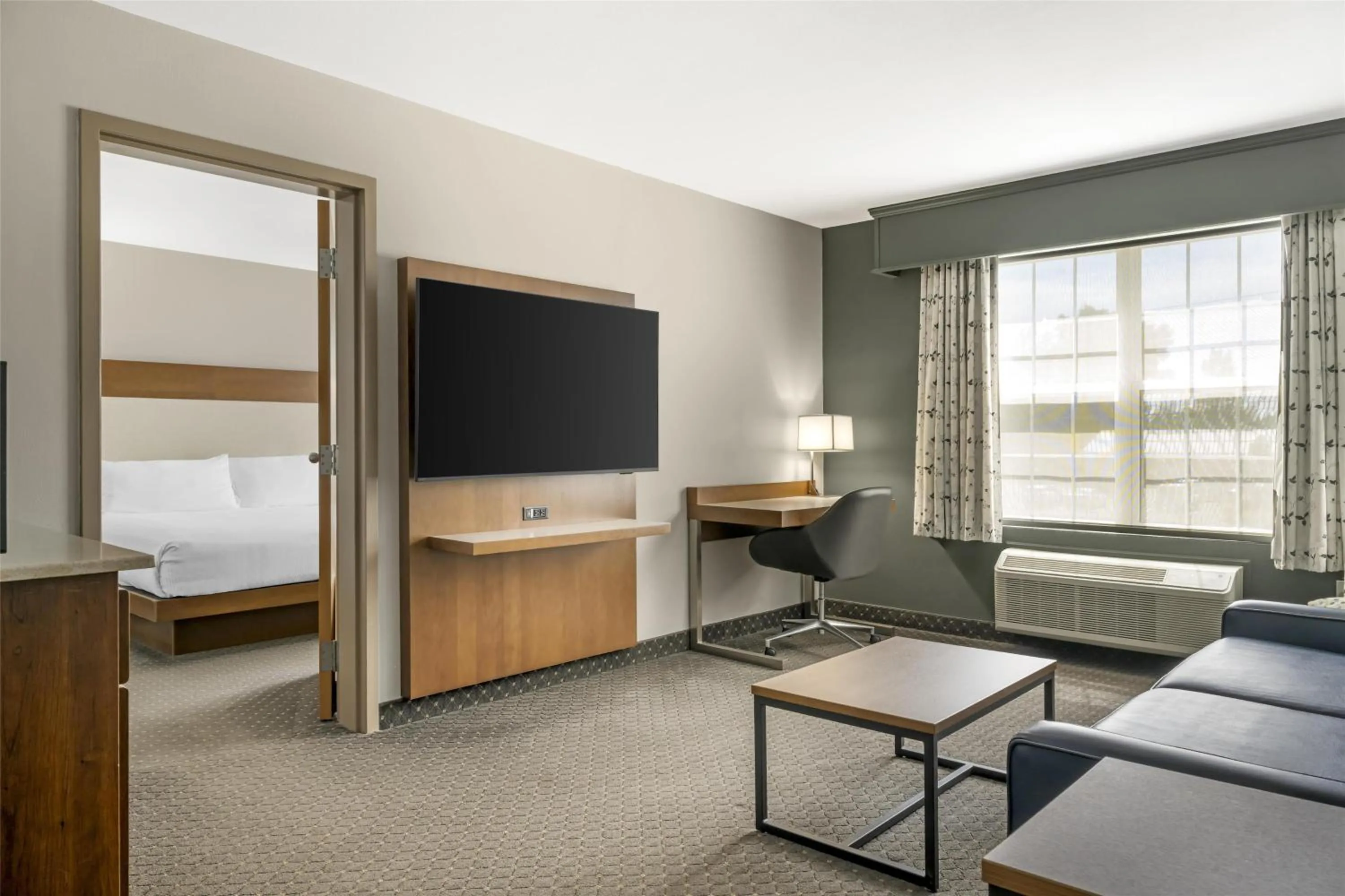 Bedroom, Bed in Best Western Plus Woodstock Hotel Conference Centre