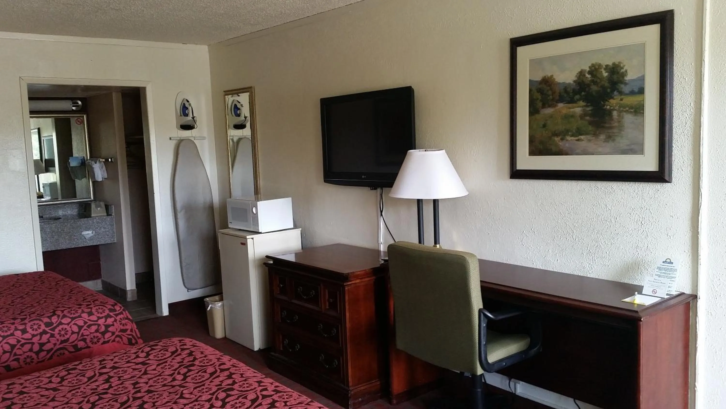 Photo of the whole room, Bed in Days Inn by Wyndham Santa Fe New Mexico