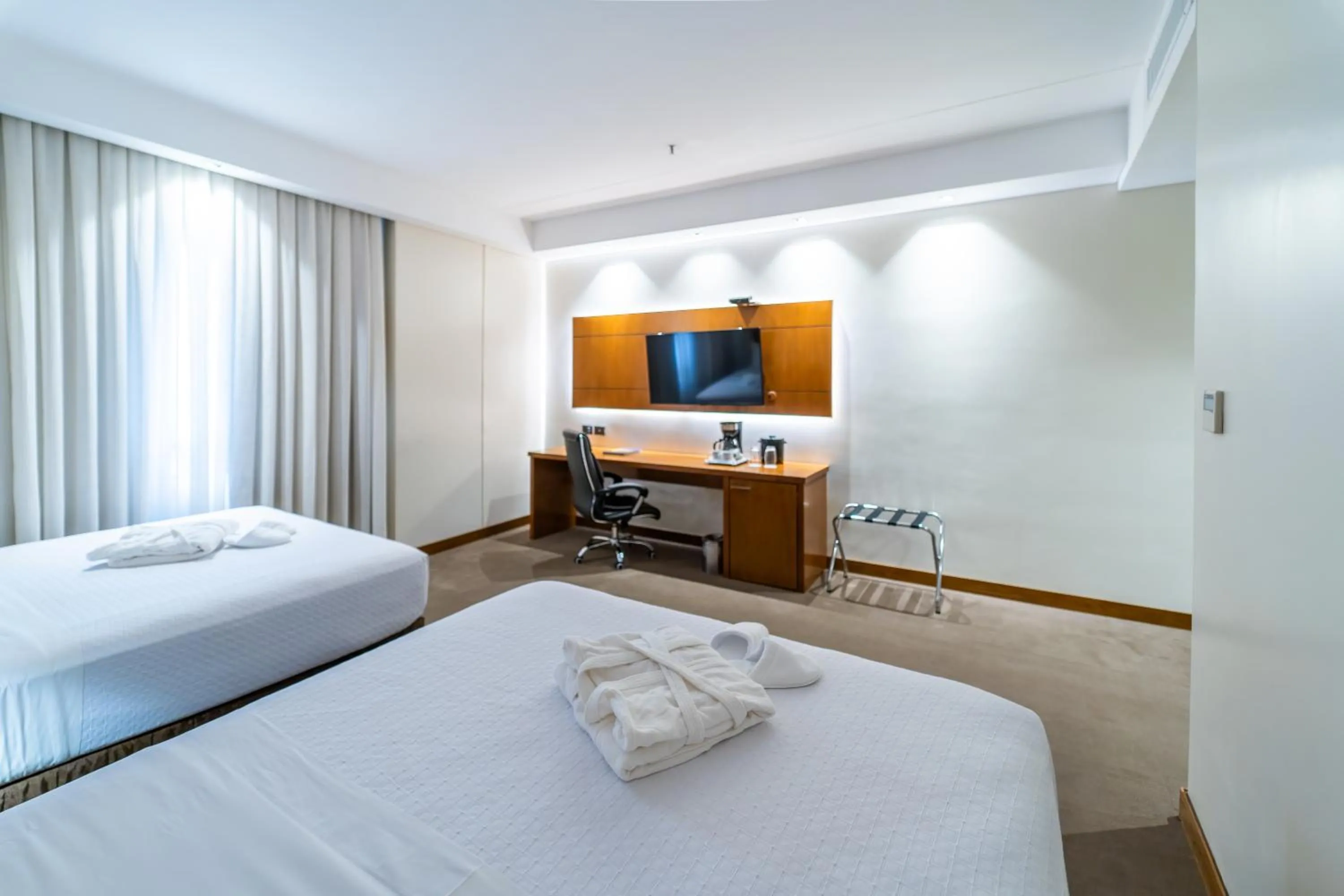 Bedroom, Bed in Crowne Plaza Asunción by IHG