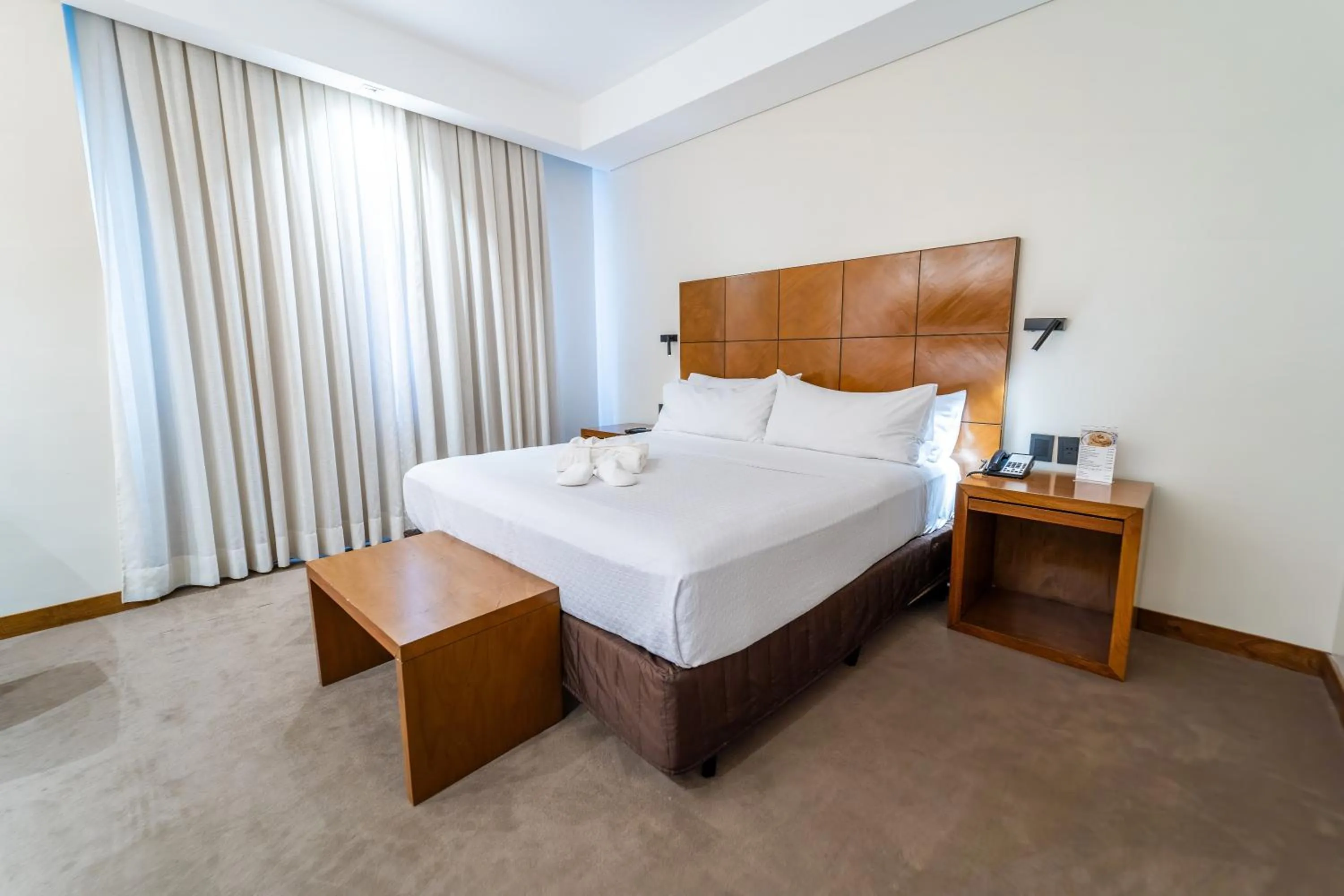 Bedroom, Bed in Crowne Plaza Asunción by IHG