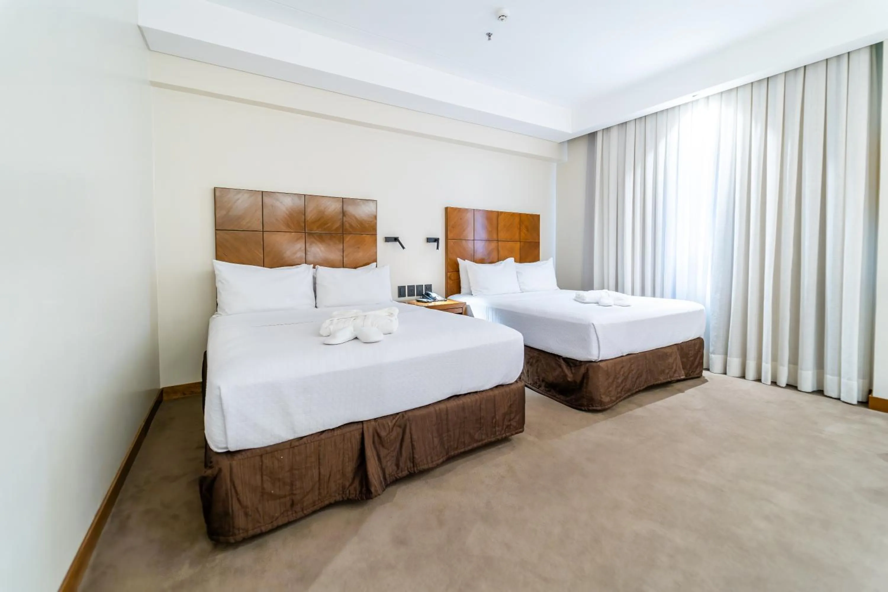 Bedroom, Bed in Crowne Plaza Asunción by IHG