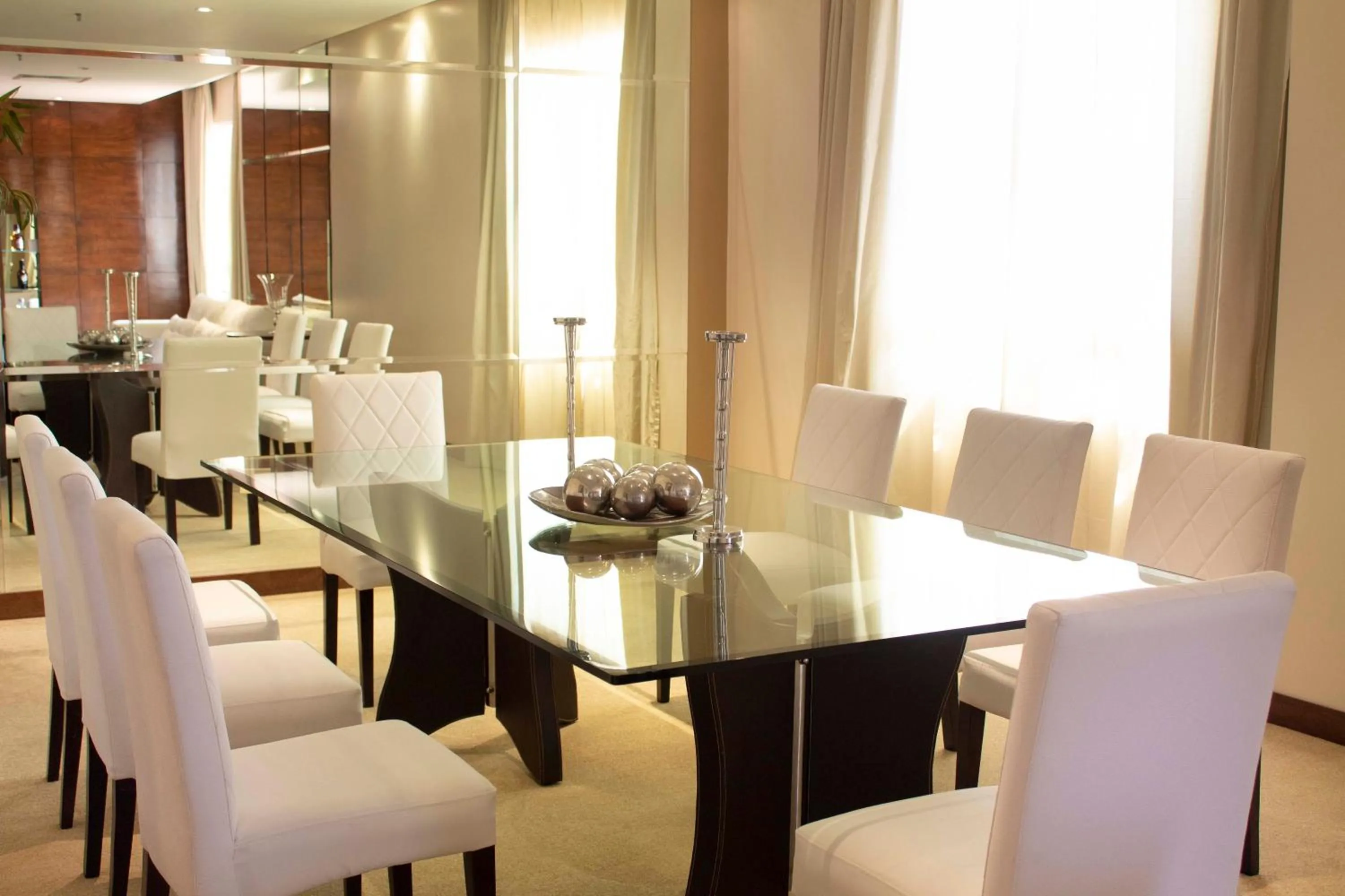 Photo of the whole room in Crowne Plaza Asunción by IHG