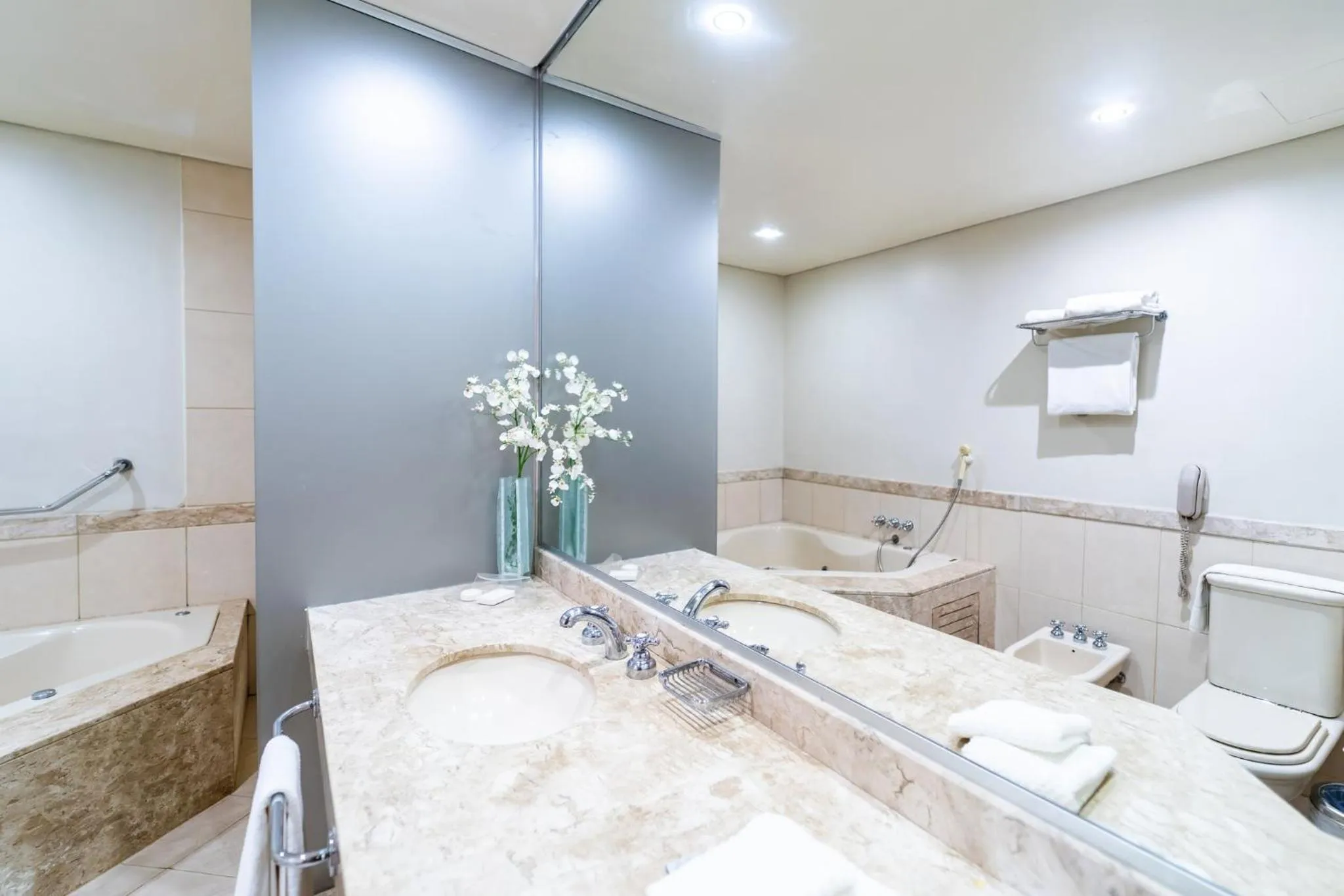 Bathroom in Crowne Plaza Asunción by IHG