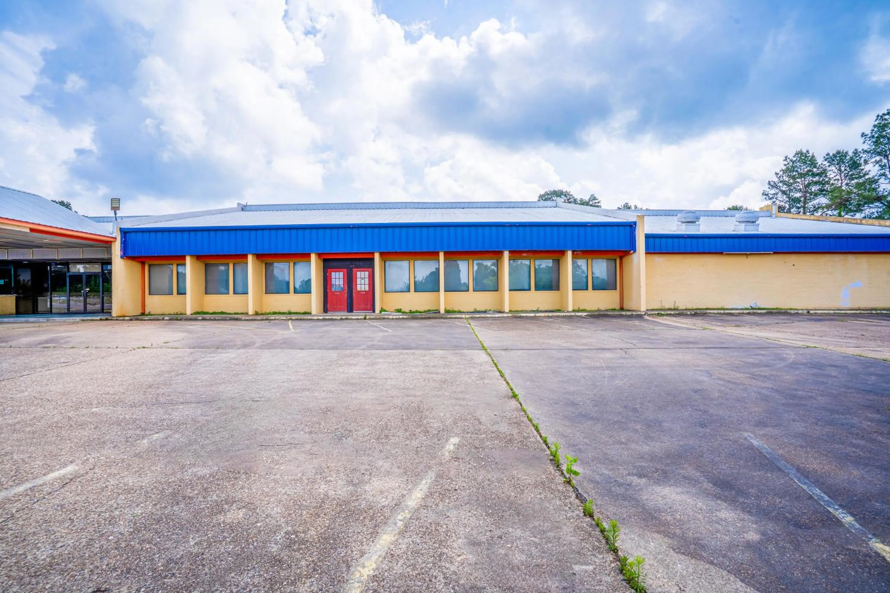 Facade/entrance in Economy Inn By OYO Livingston TX Hwy 59