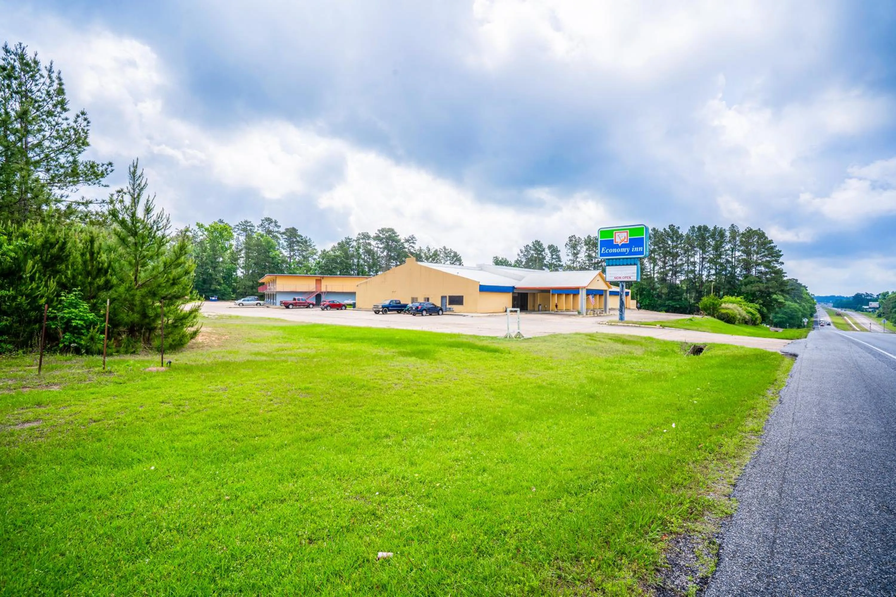 Facade/entrance in Economy Inn By OYO Livingston TX Hwy 59