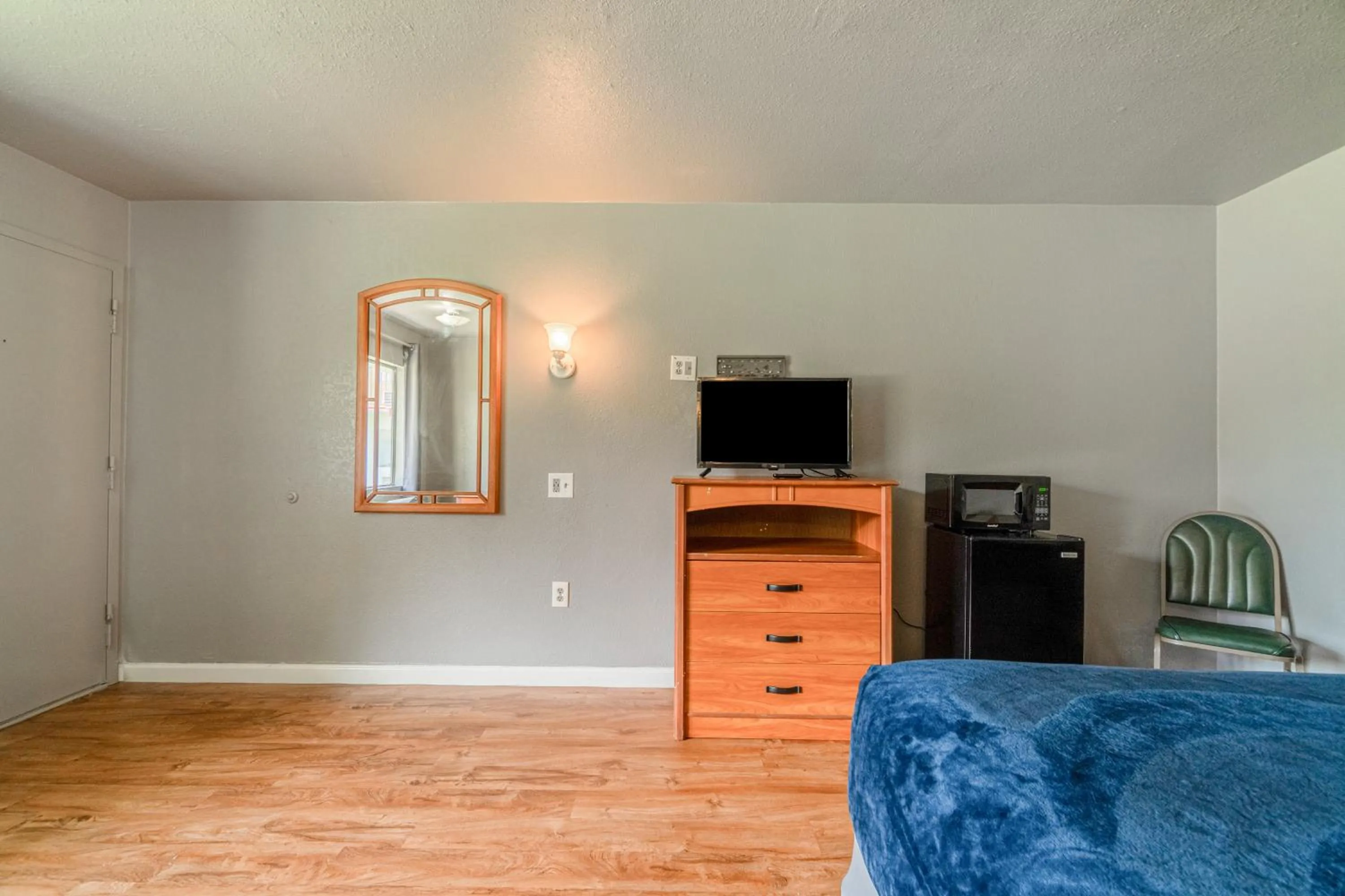 Bedroom in Economy Inn By OYO Livingston TX Hwy 59