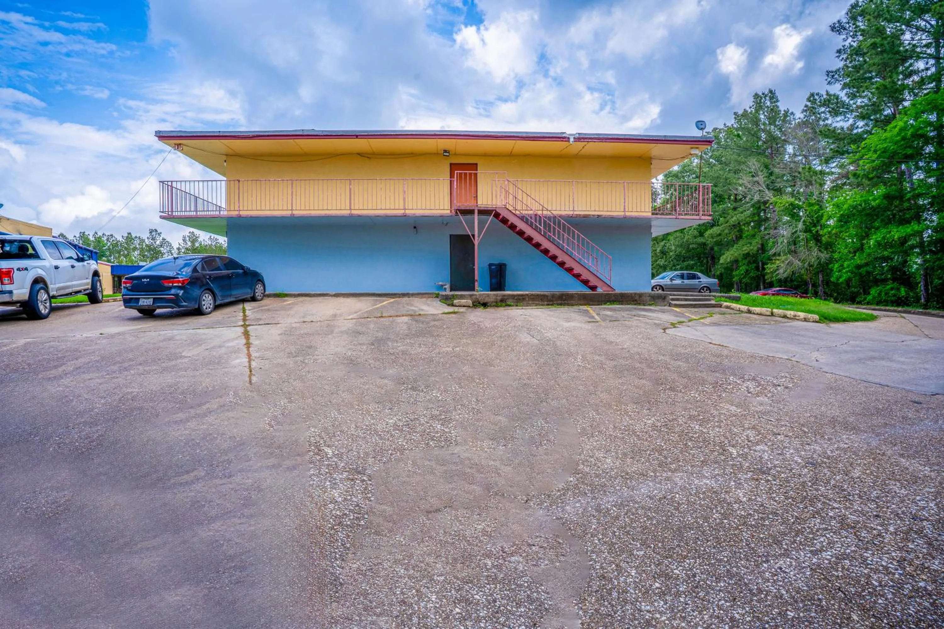 Property building in Economy Inn By OYO Livingston TX Hwy 59