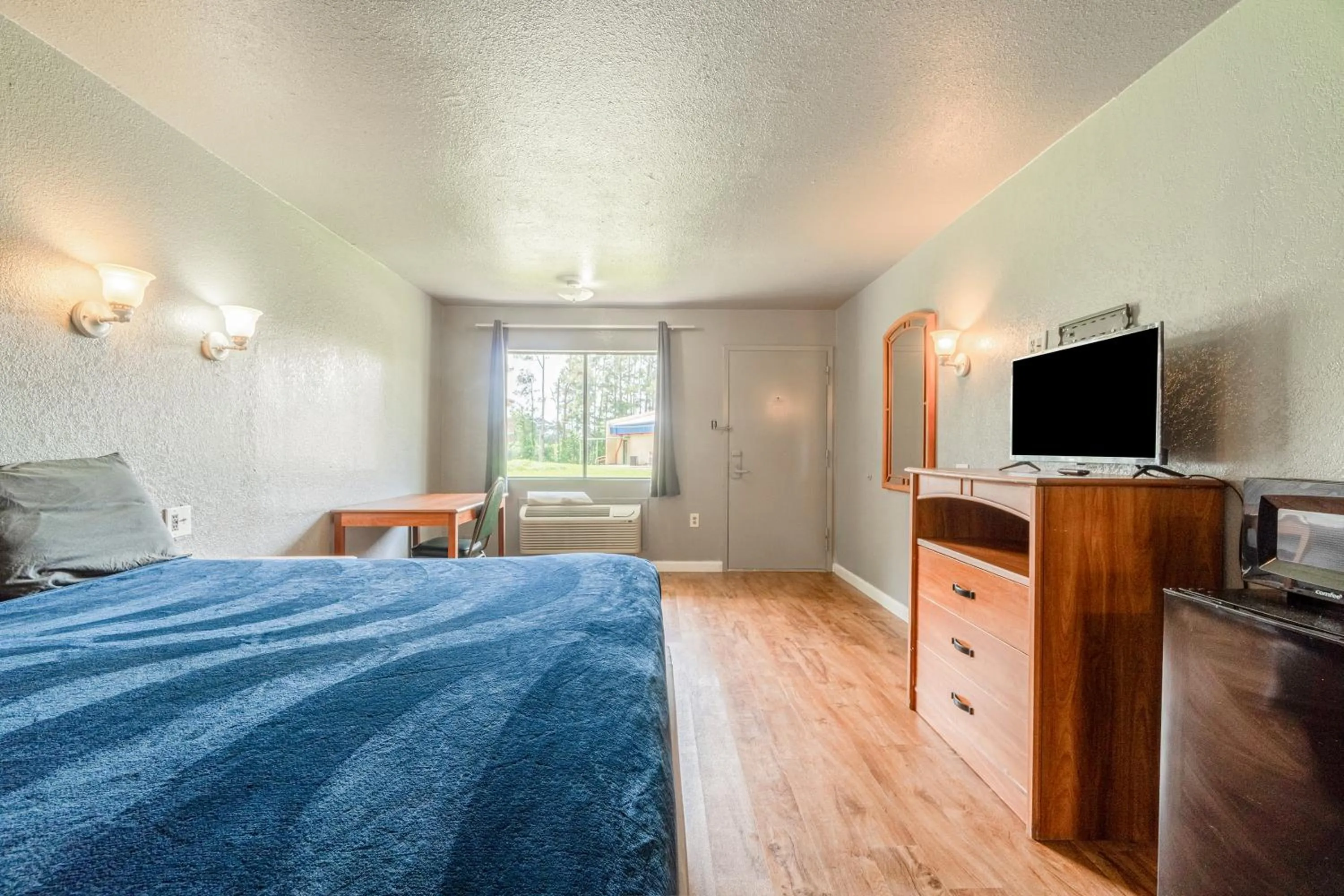 Bedroom, Bed in Economy Inn By OYO Livingston TX Hwy 59