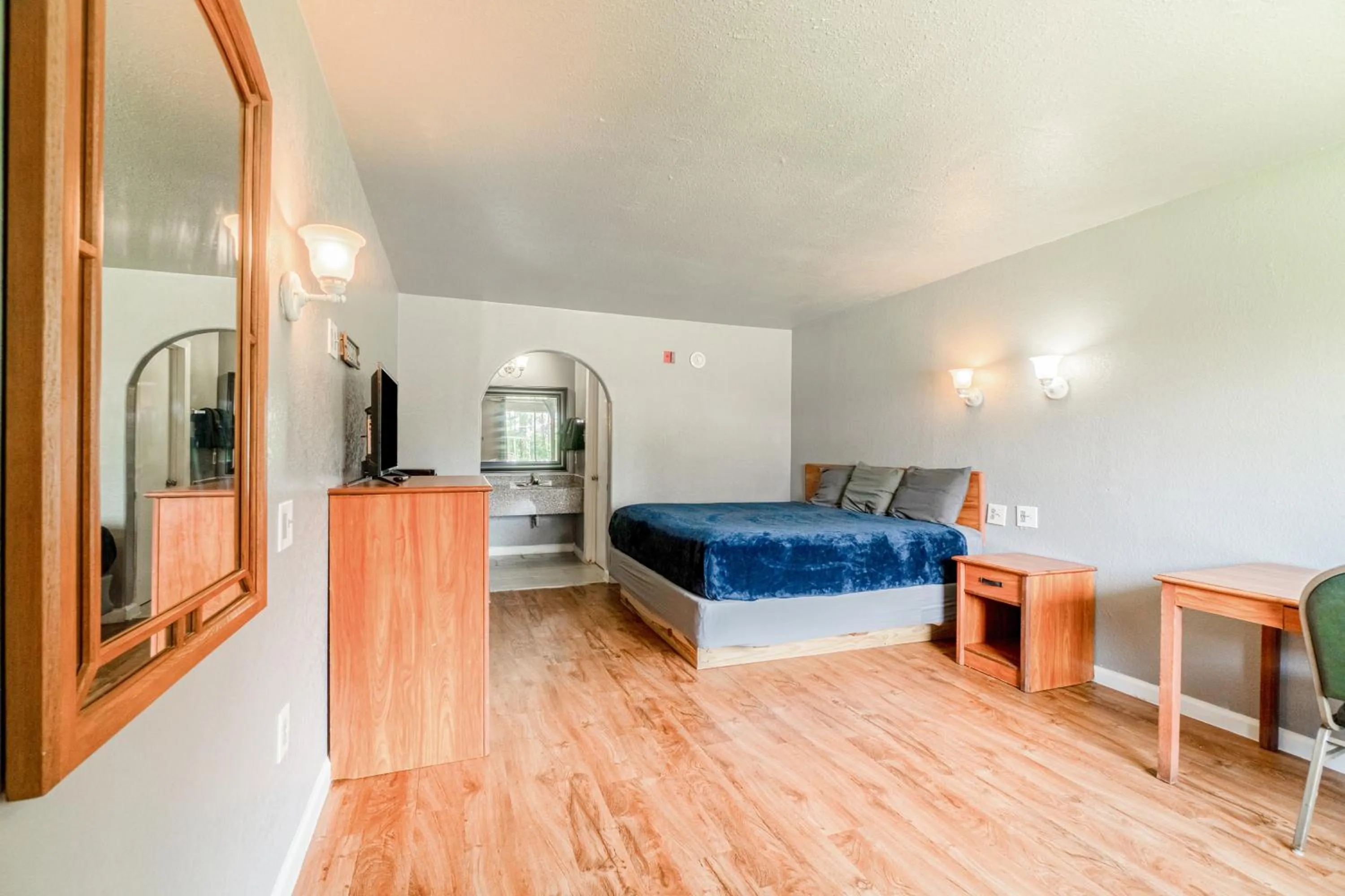 Bedroom, Bed in Economy Inn By OYO Livingston TX Hwy 59