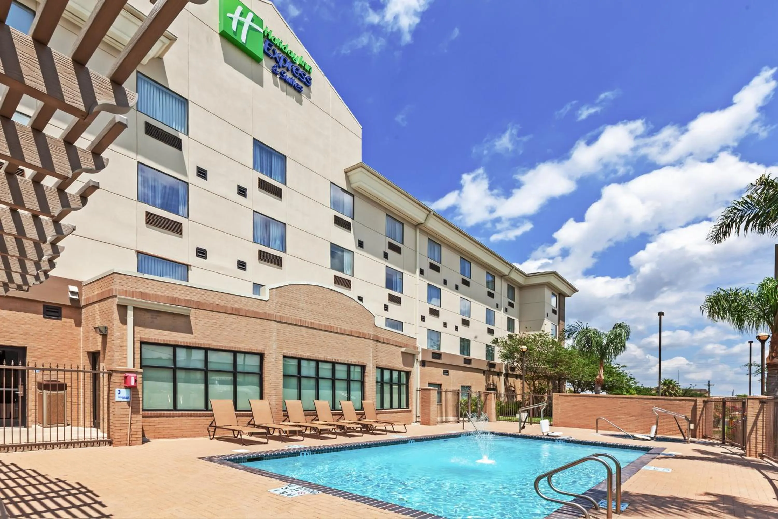 Swimming pool in Holiday Inn Express & Suites - Pharr by IHG