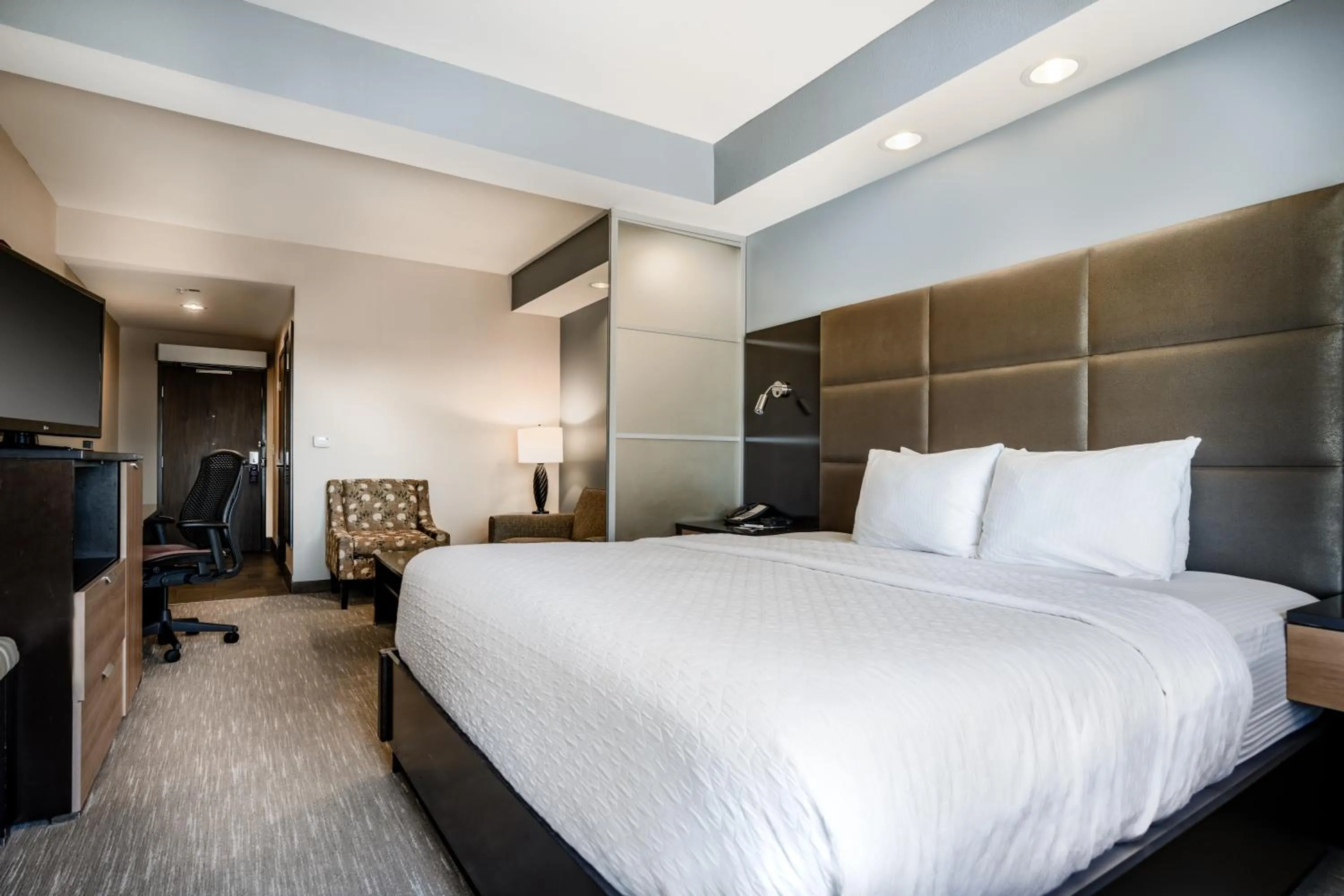 Bed in Best Western Premier Bryan College Station