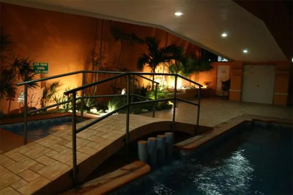 Decorative detail in Grand Royal Tampico