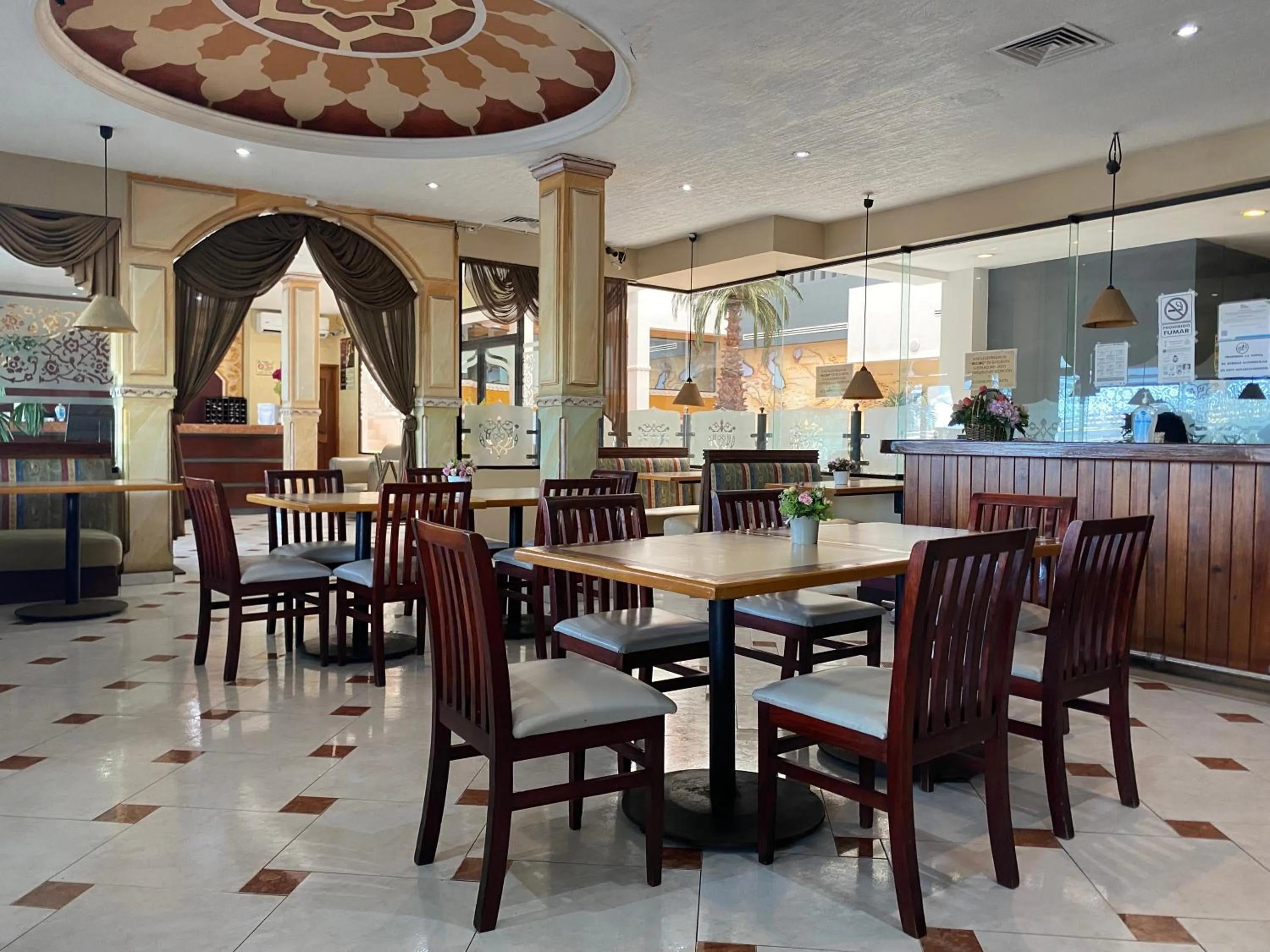 Restaurant/places to eat in Grand Royal Tampico