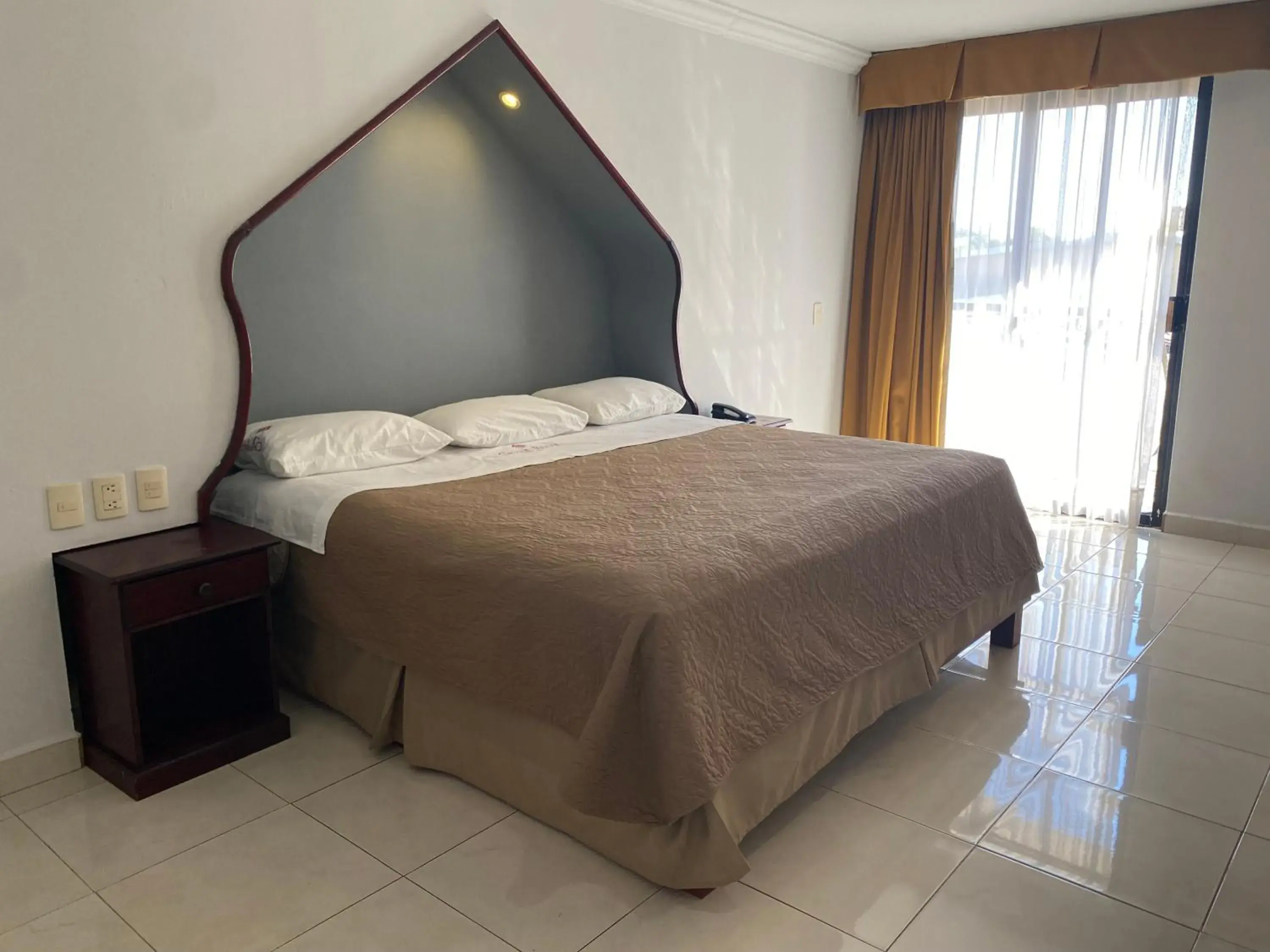 Deluxe King Room - single occupancy in Grand Royal Tampico Deluxe King Room - single occupancy in Grand Royal Tampico