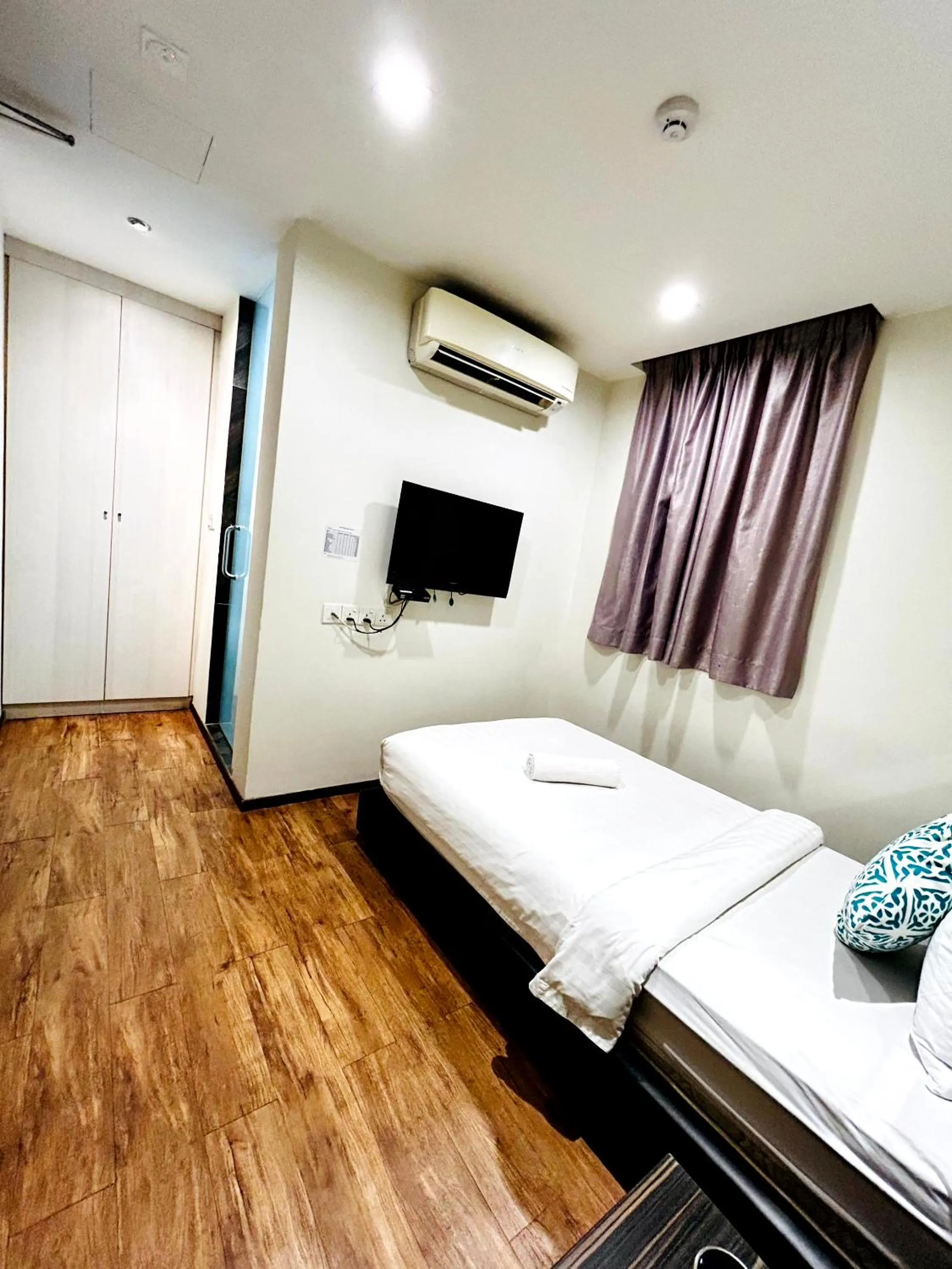 Bedroom, Bed in Kino Hotel