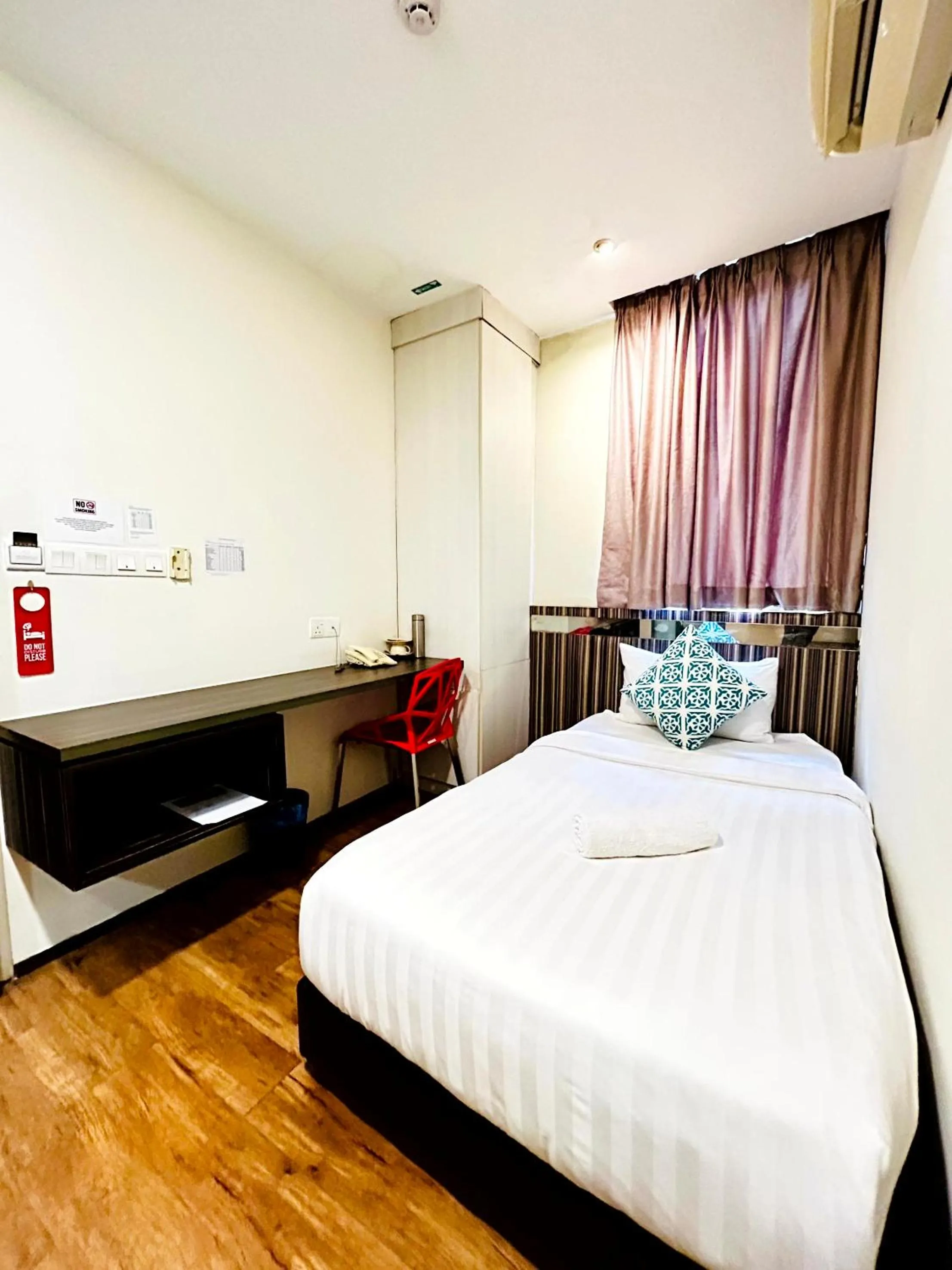 Photo of the whole room, Bed in Kino Hotel