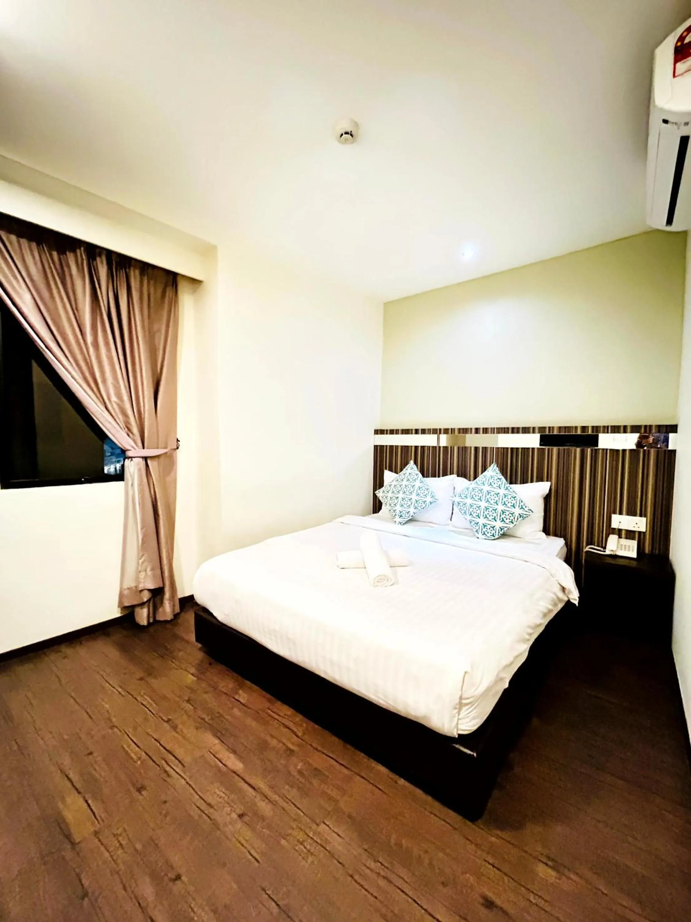 Bedroom, Bed in Kino Hotel