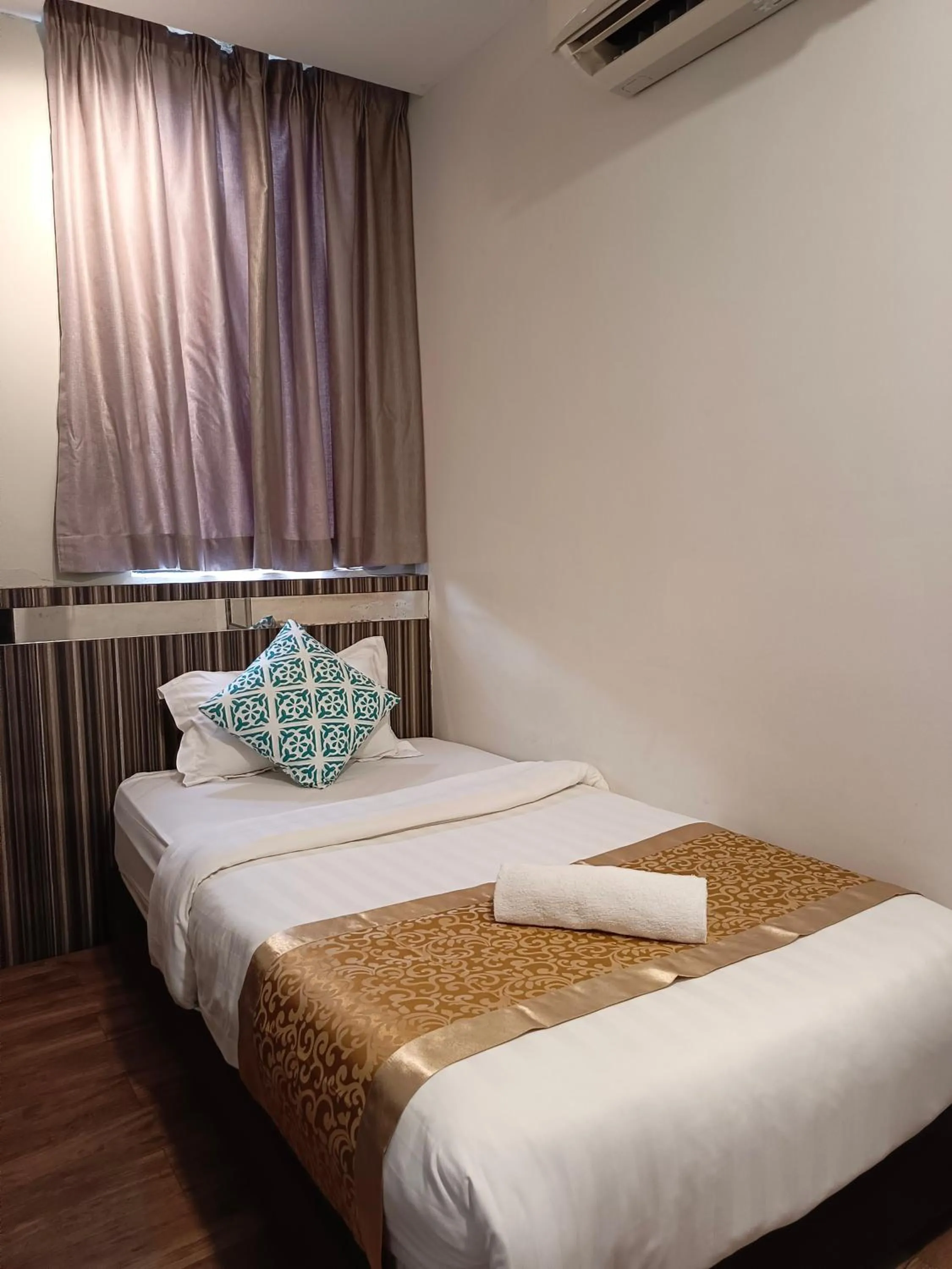 Bedroom, Bed in Kino Hotel