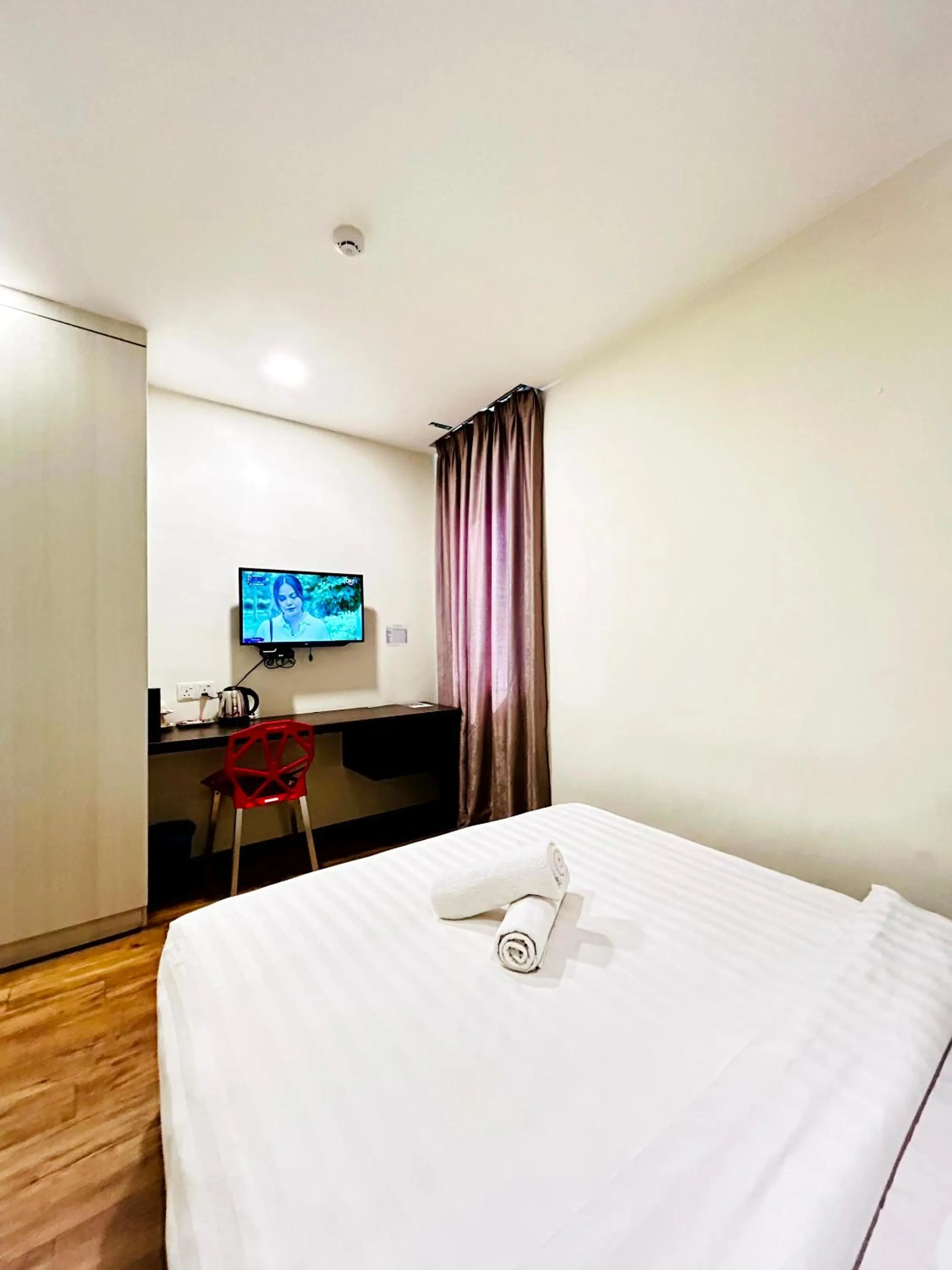 Photo of the whole room, Bed in Kino Hotel