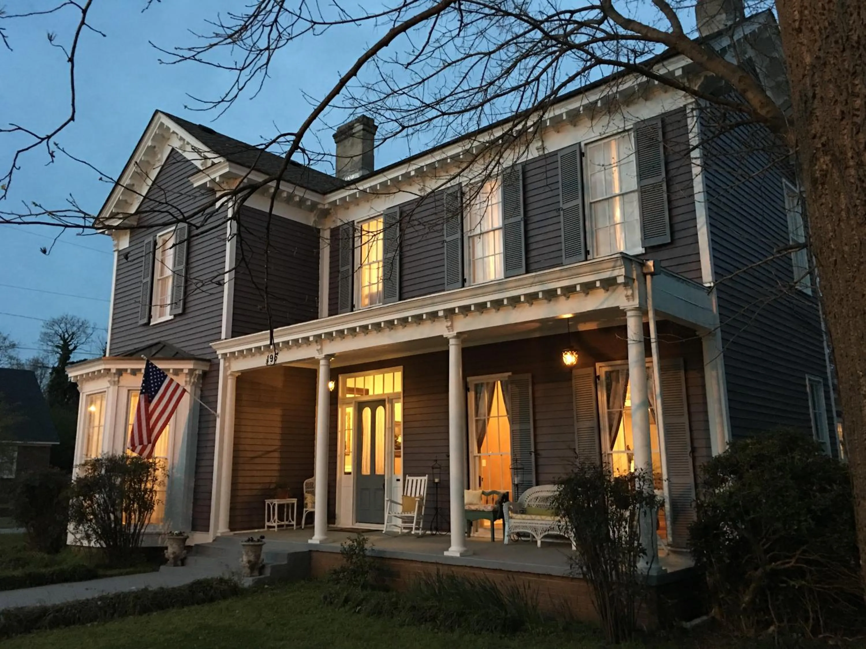 Facade/entrance in The Wynne House Inn