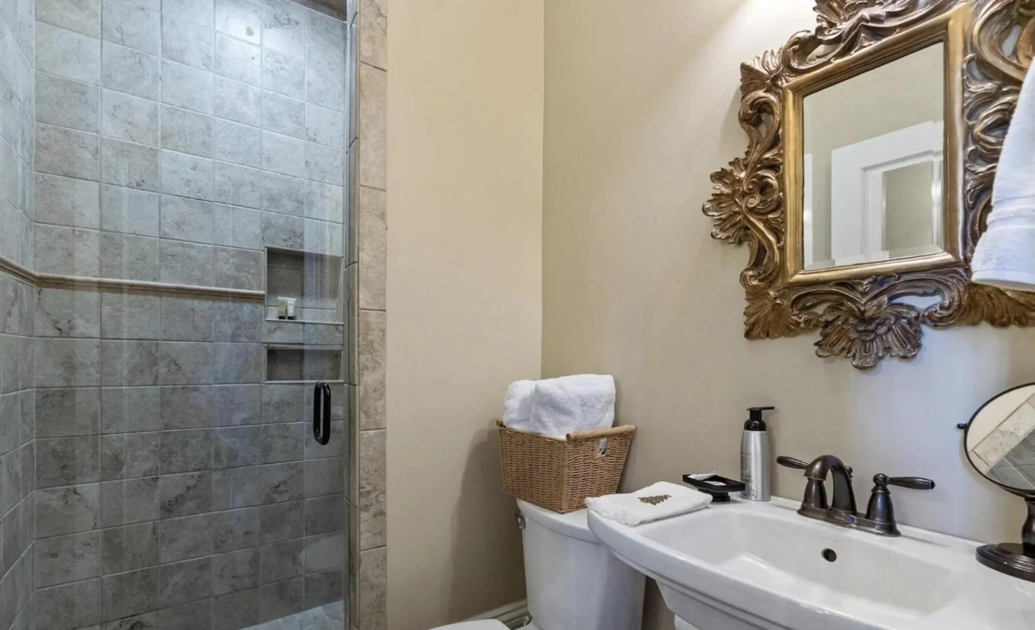 Bathroom in The Wynne House Inn