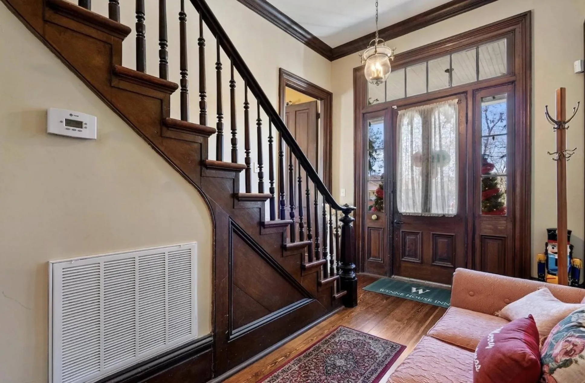 Facade/entrance in The Wynne House Inn