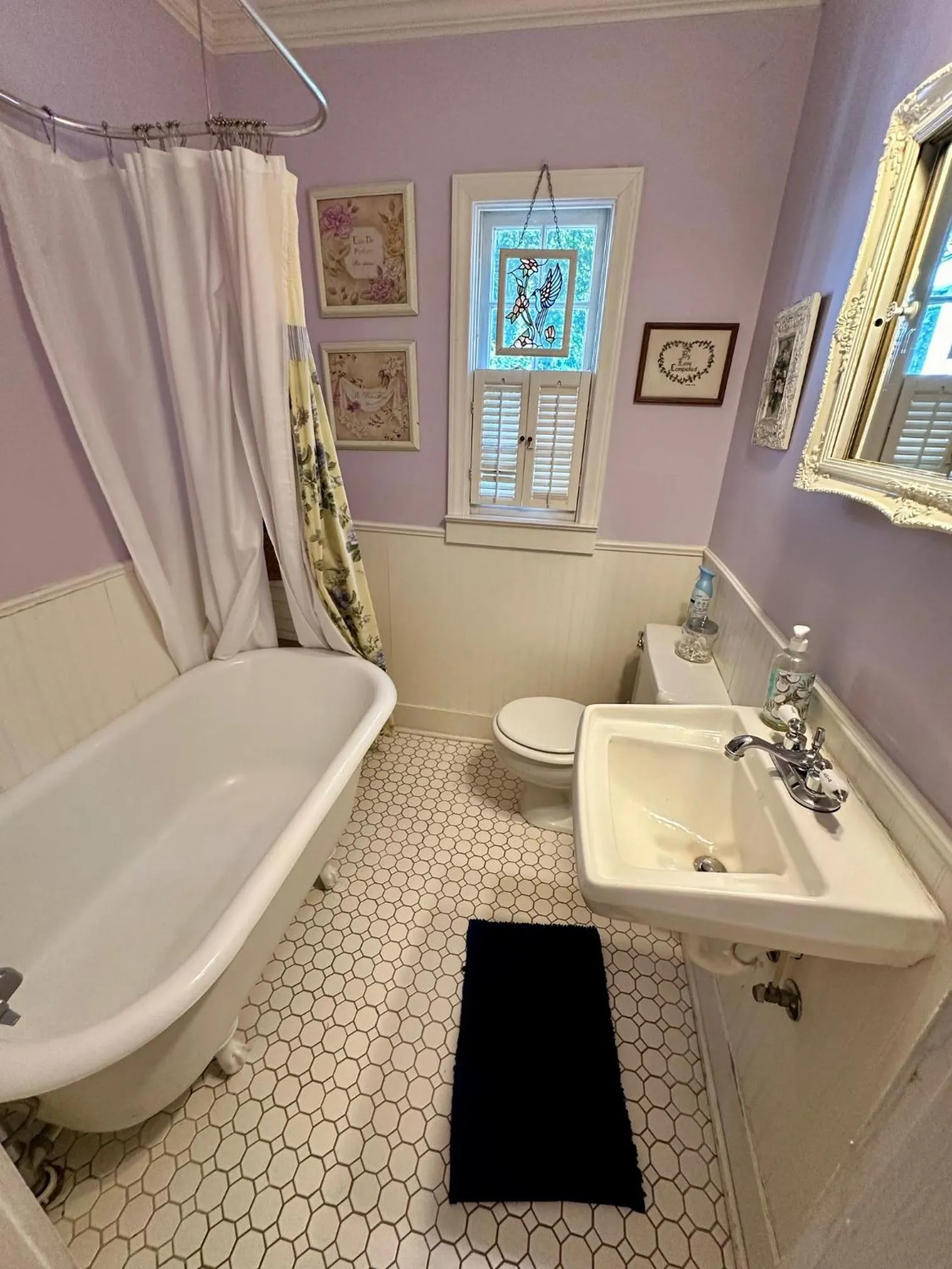 Shower in The Wynne House Inn