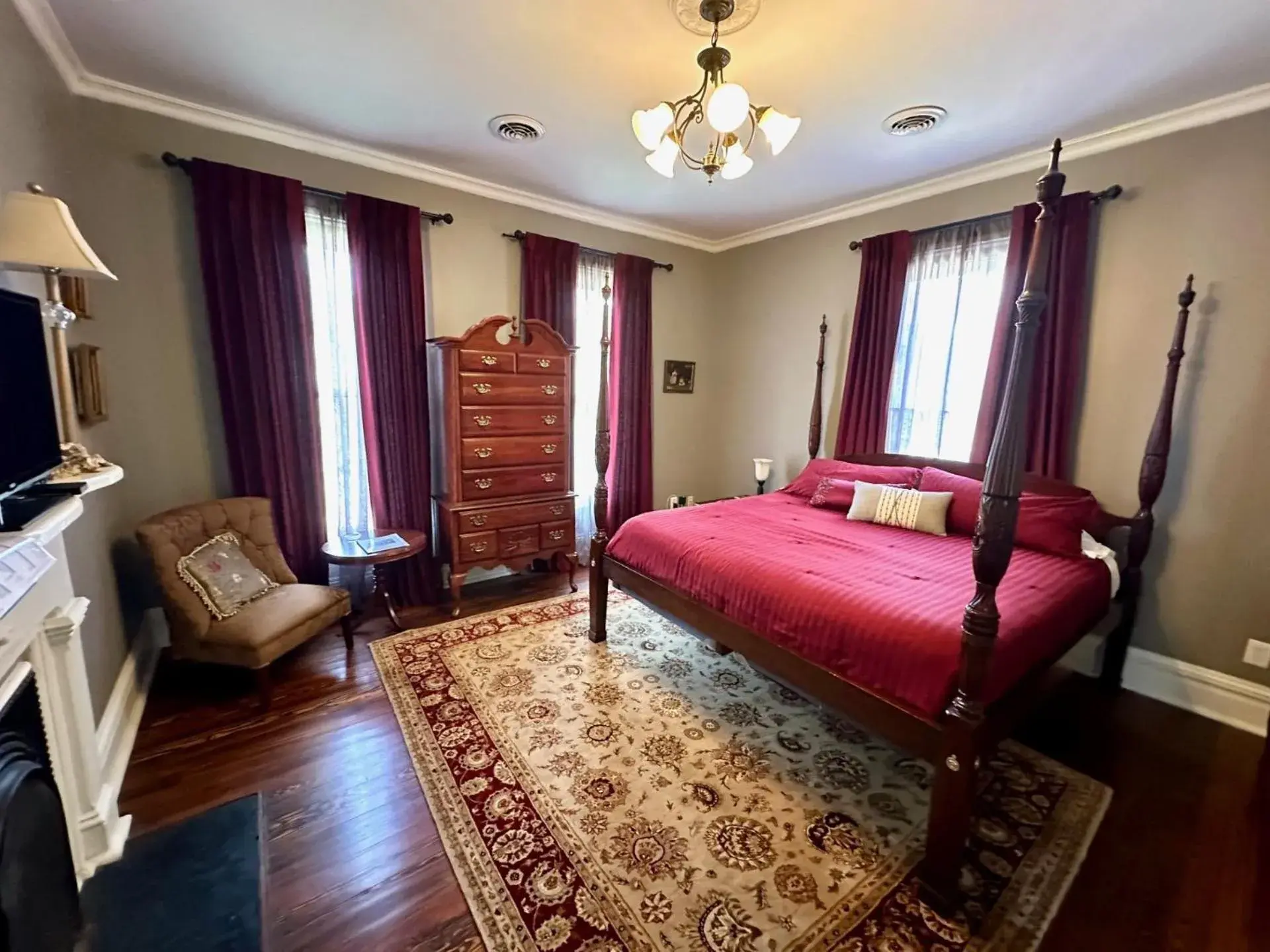 King Room in The Wynne House Inn King Room in The Wynne House Inn