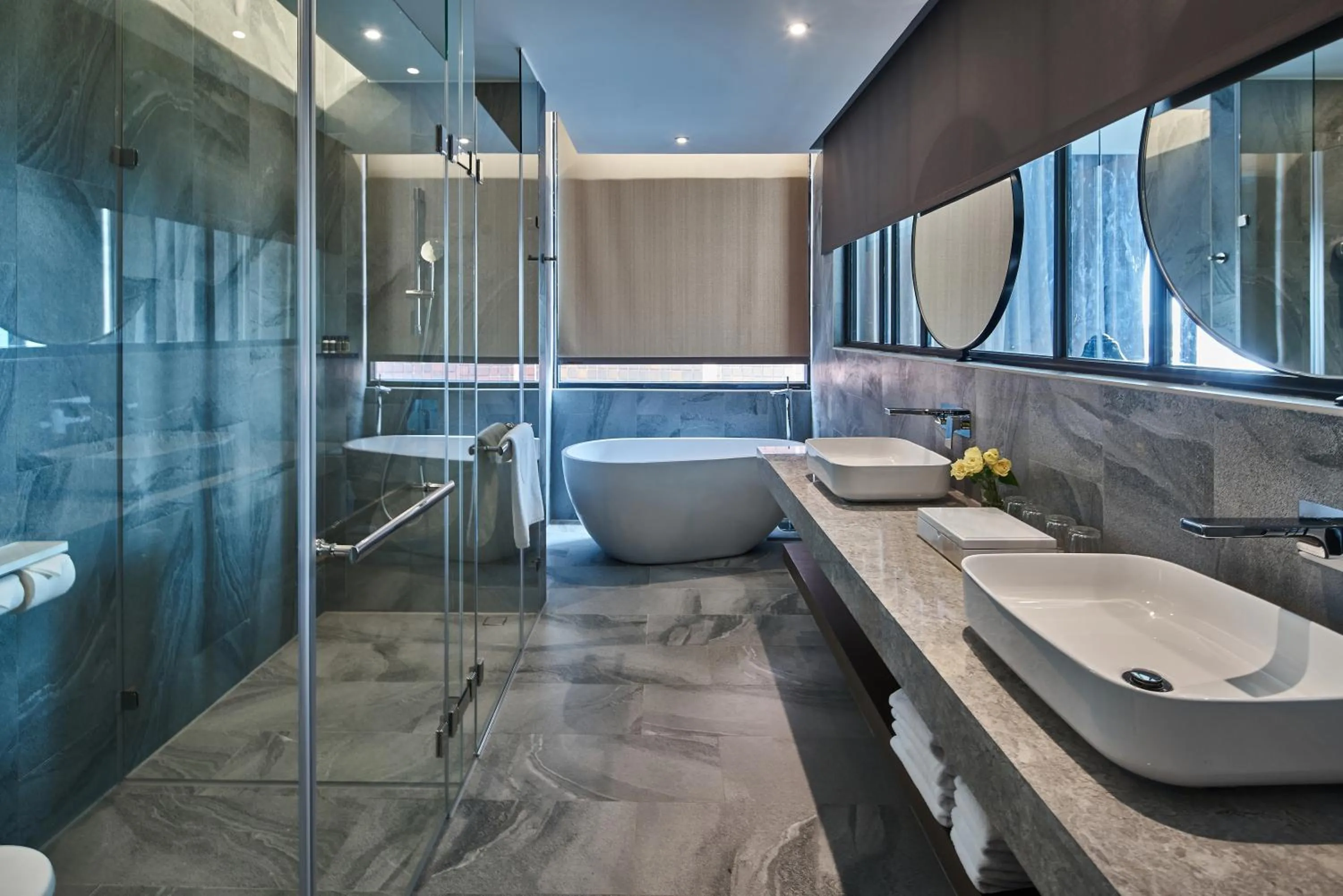 Shower in Harbour 10 Hotel