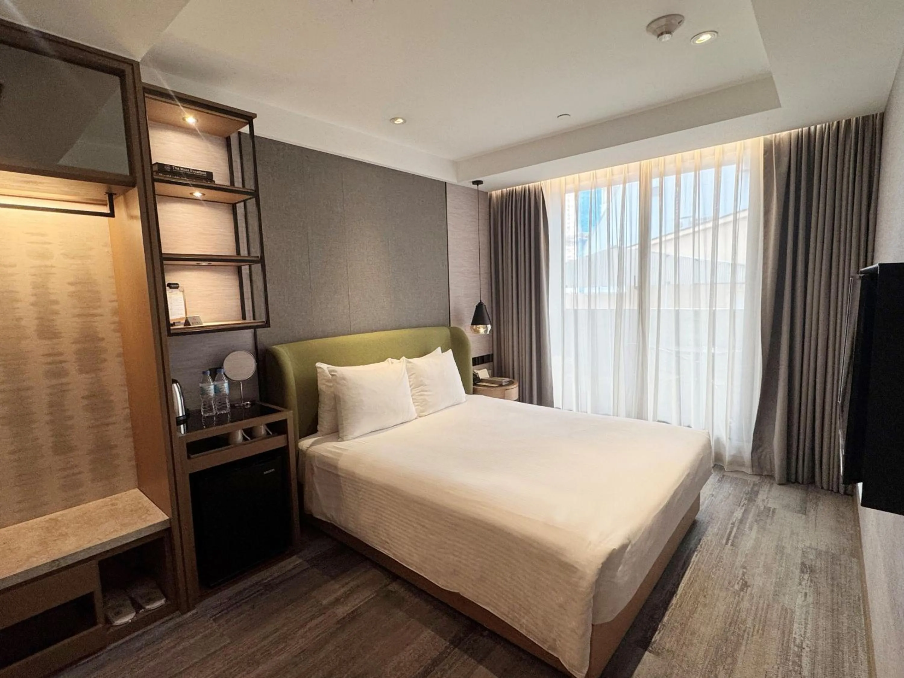 Photo of the whole room, Bed in Harbour 10 Hotel