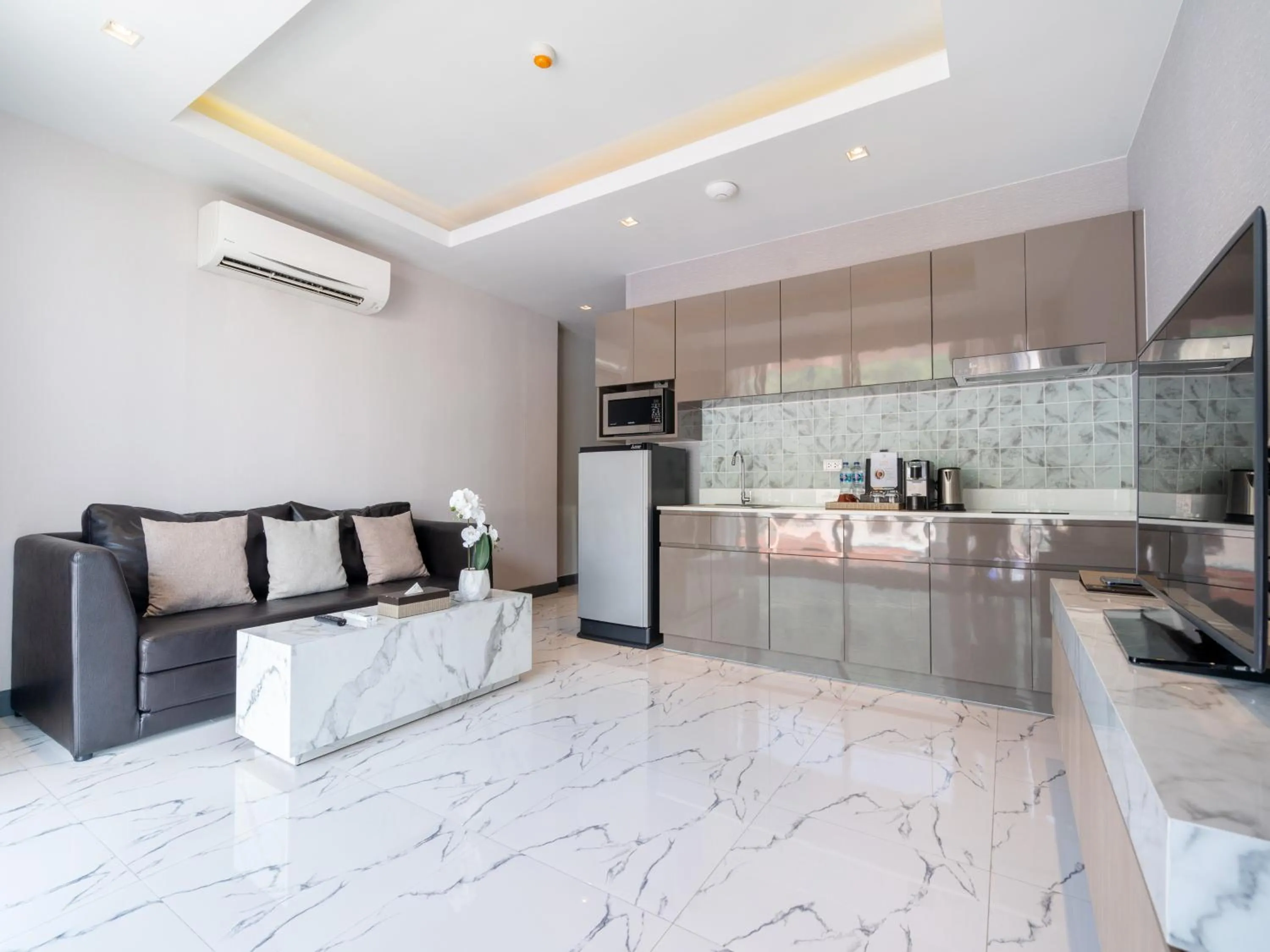Living room, Kitchen/Kitchenette in Patong Bay Residence