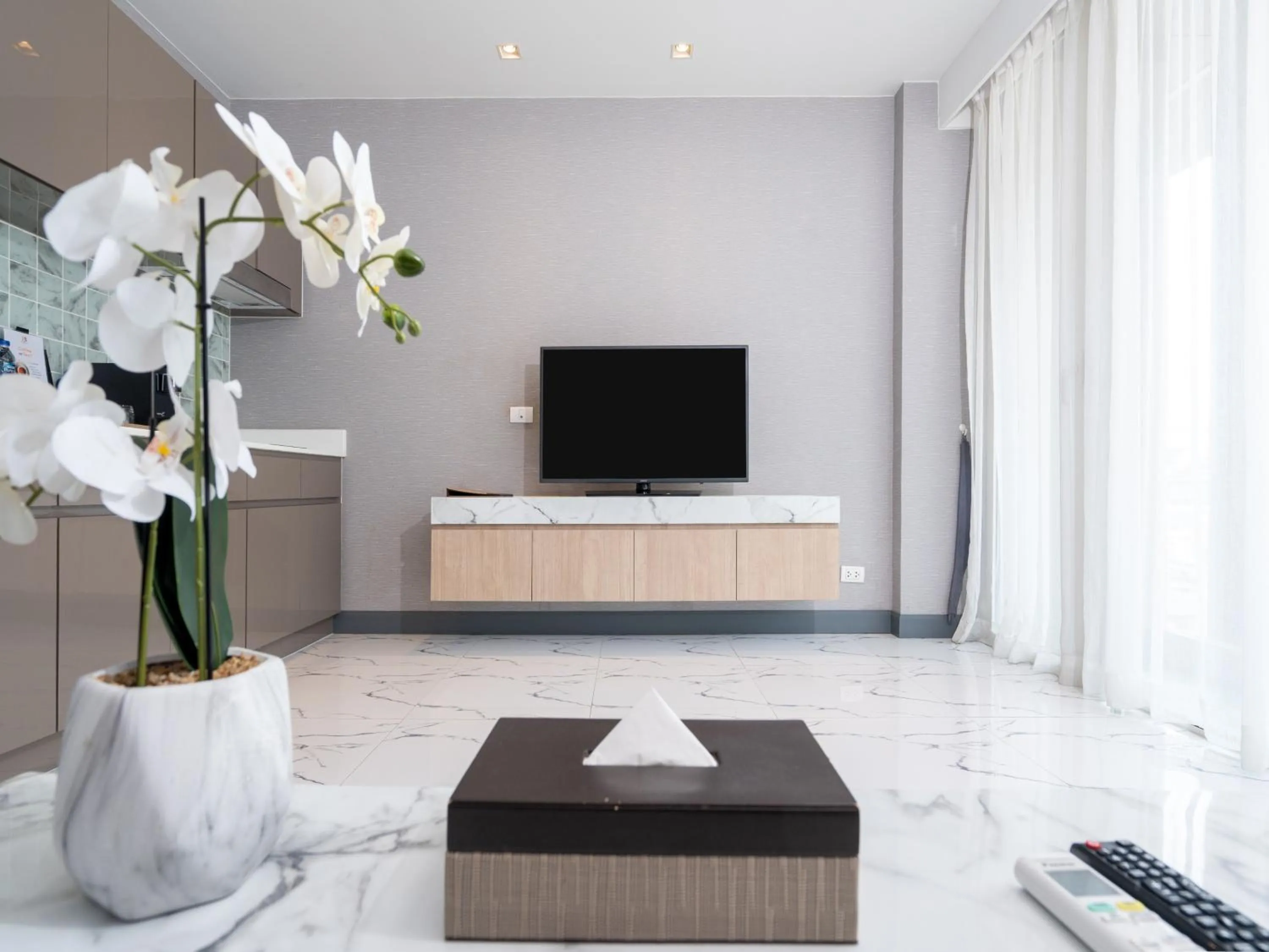 Living room, TV/Entertainment Center in Patong Bay Residence