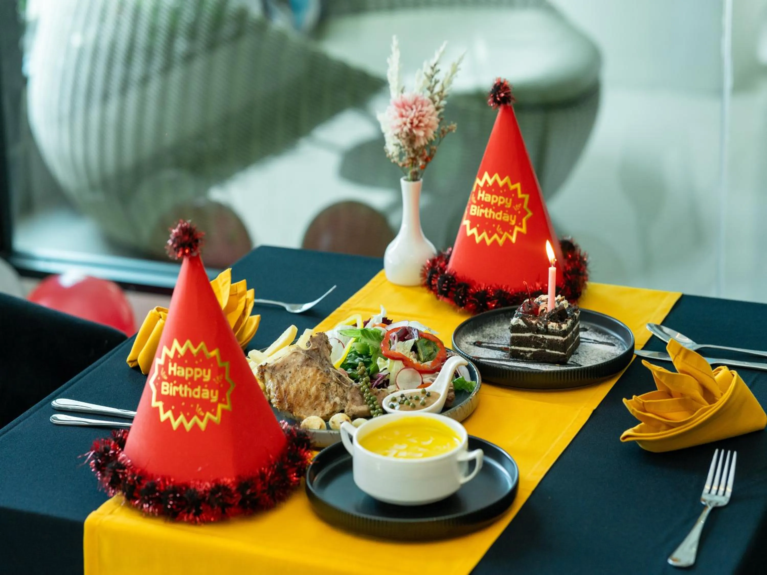 Restaurant/places to eat in Patong Bay Residence