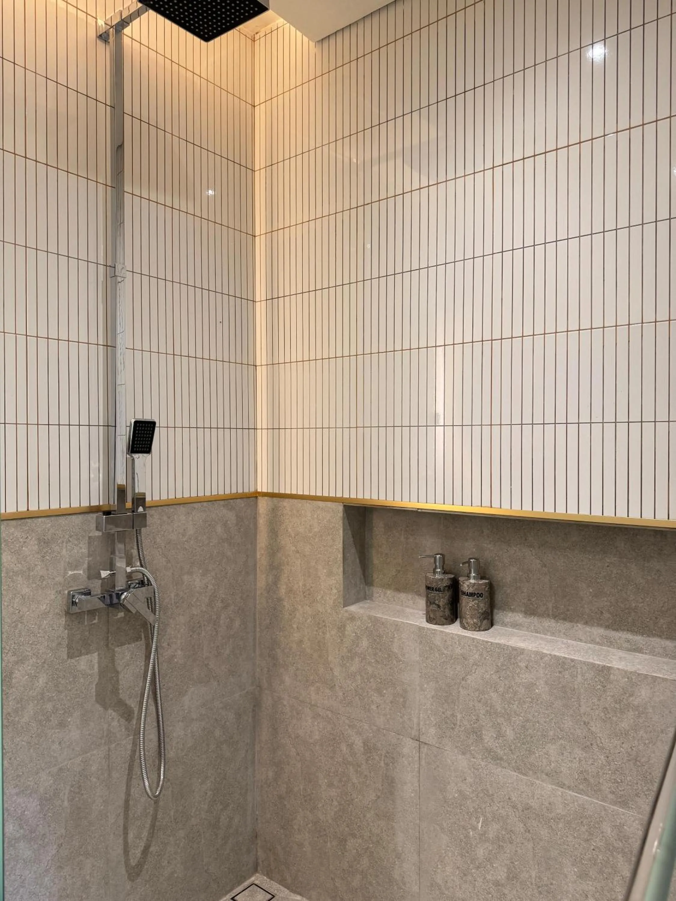 Shower in Kun - Kun Guest House Ubud