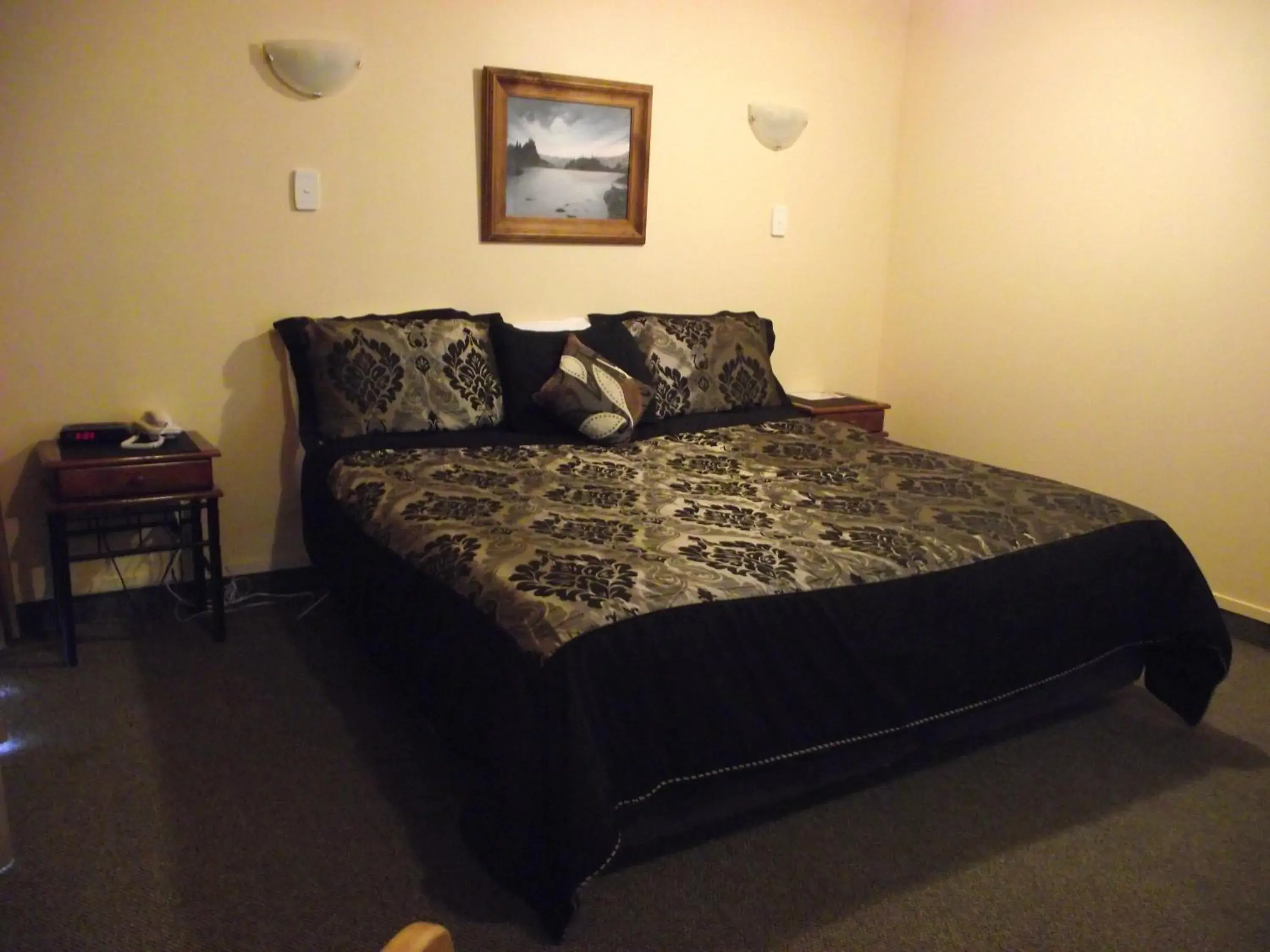 King Room in Caves Motor Inn King Room in Caves Motor Inn