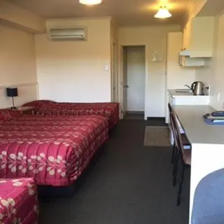 Bed in Caves Motor Inn