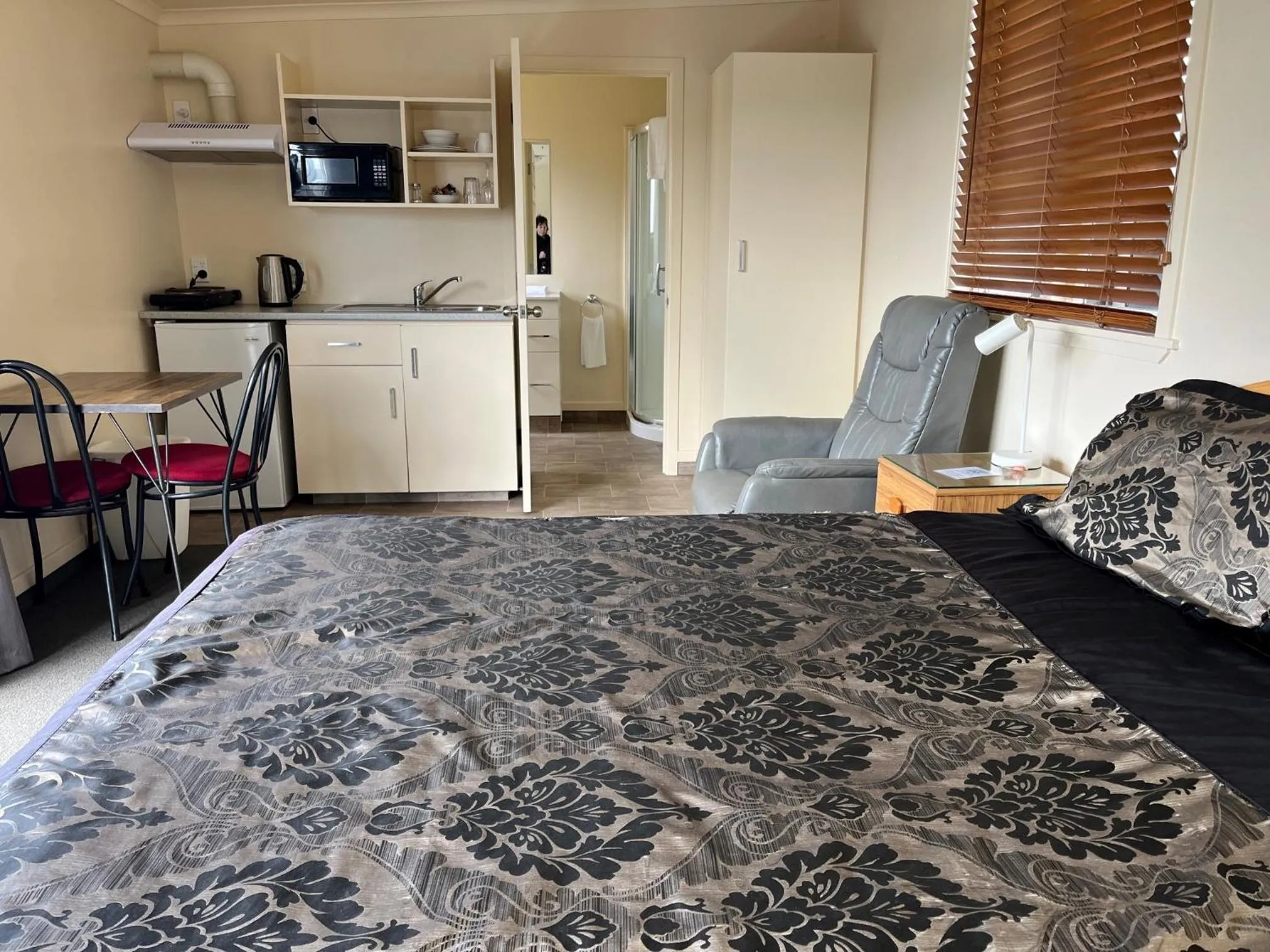 Bed in Caves Motor Inn